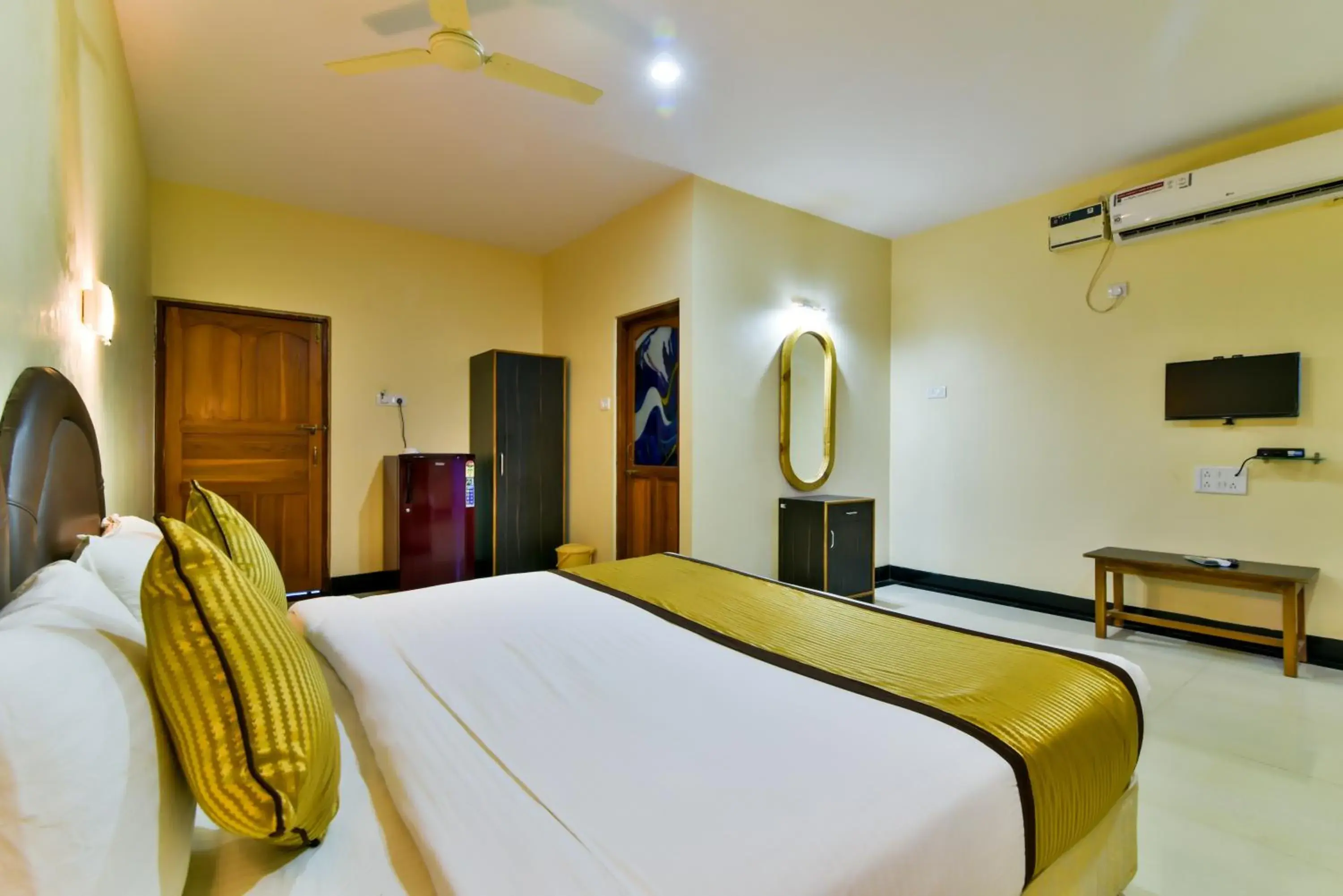 Family Room in Baga Fantacia Beach Inn Family Room in Baga Fantacia Beach Inn