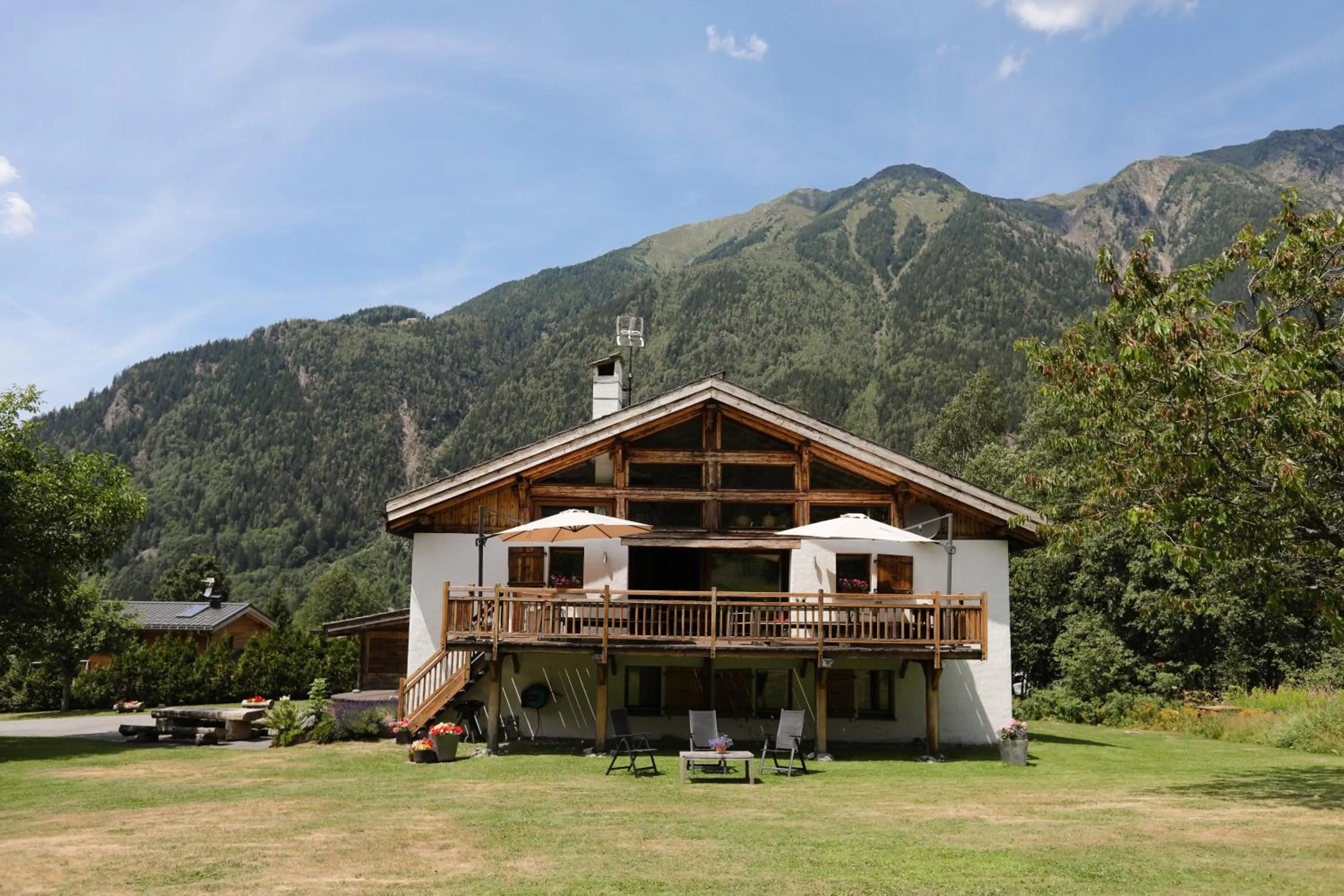 Property building in Chalet Tissières