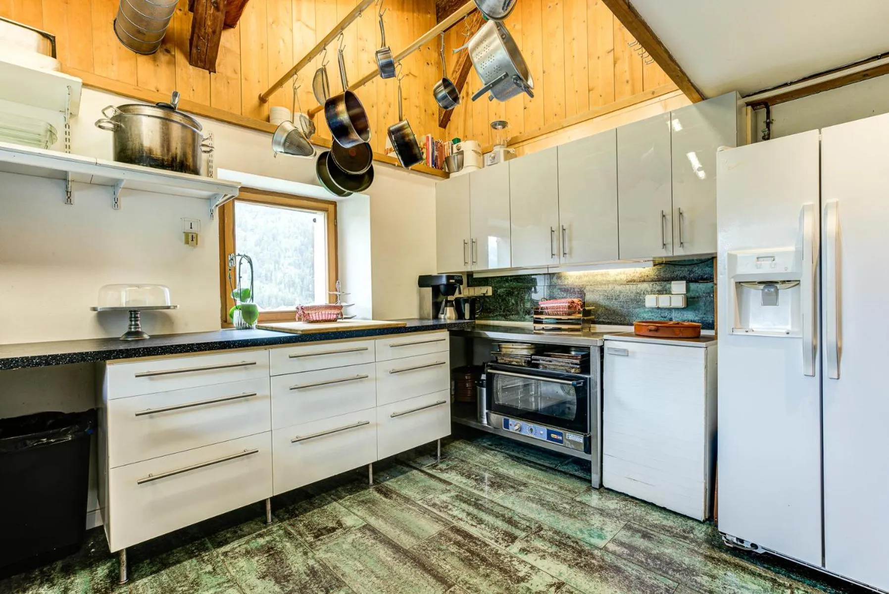 Kitchen or kitchenette in Chalet Tissières