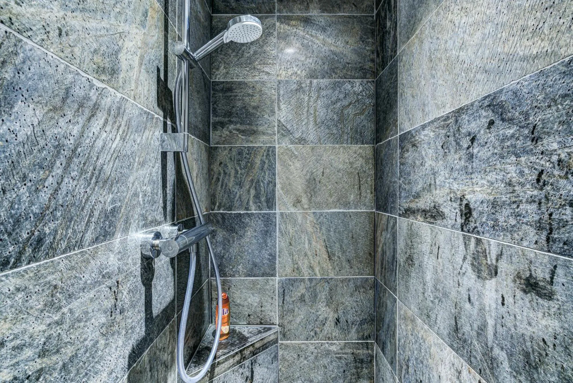 Shower in Chalet Tissières