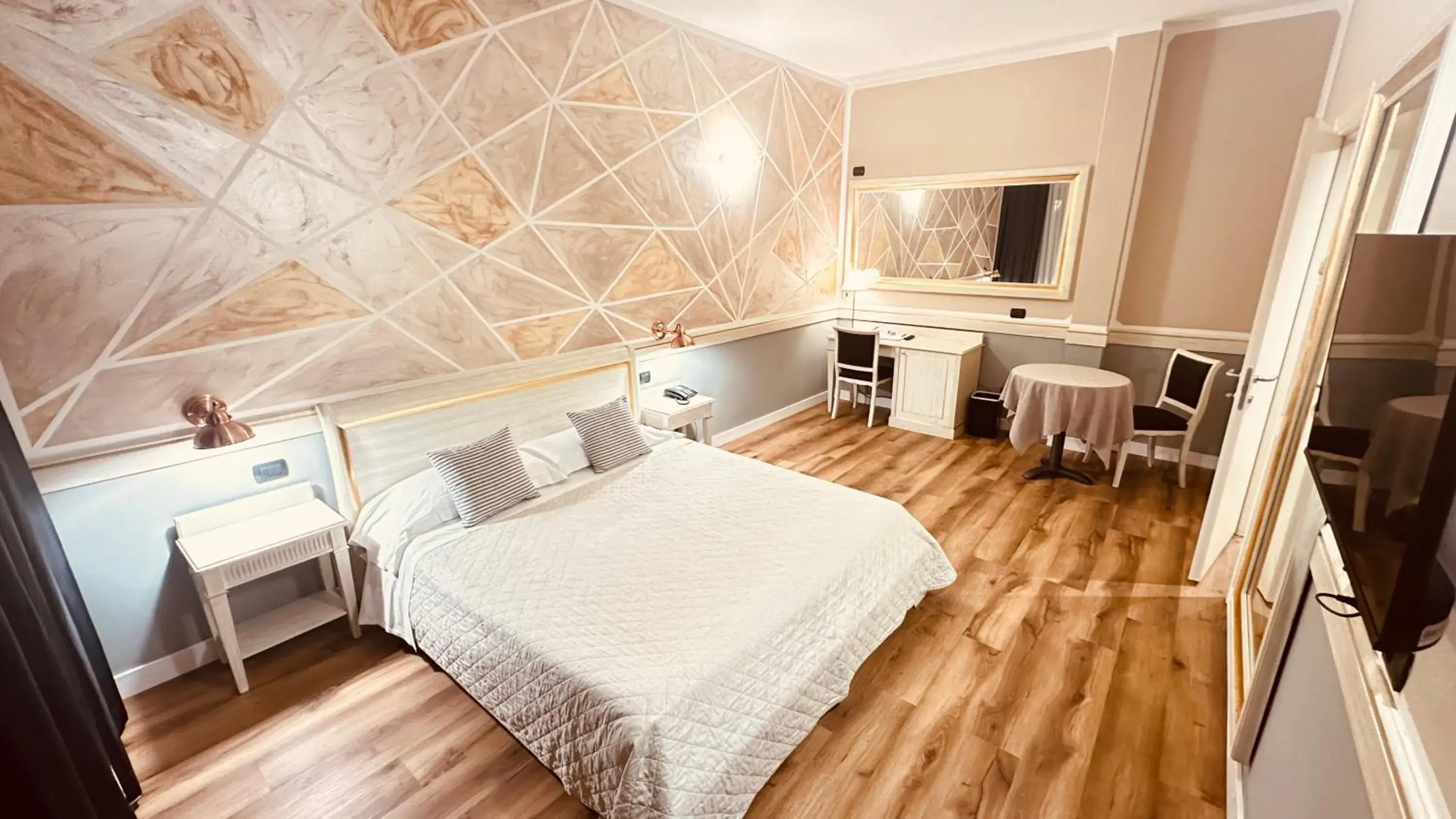 TV and multimedia, Bed in Hotel Malpensa INN Aereoporto TV and multimedia, Bed in Hotel Malpensa INN Aereoporto