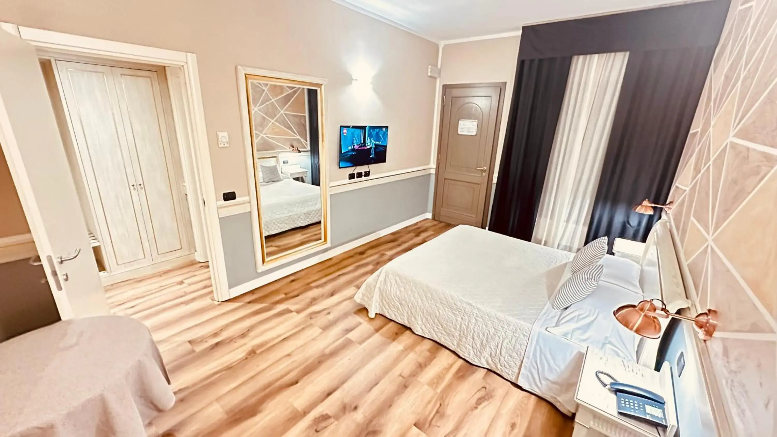 TV and multimedia, Bed in Hotel Malpensa INN Aereoporto TV and multimedia, Bed in Hotel Malpensa INN Aereoporto