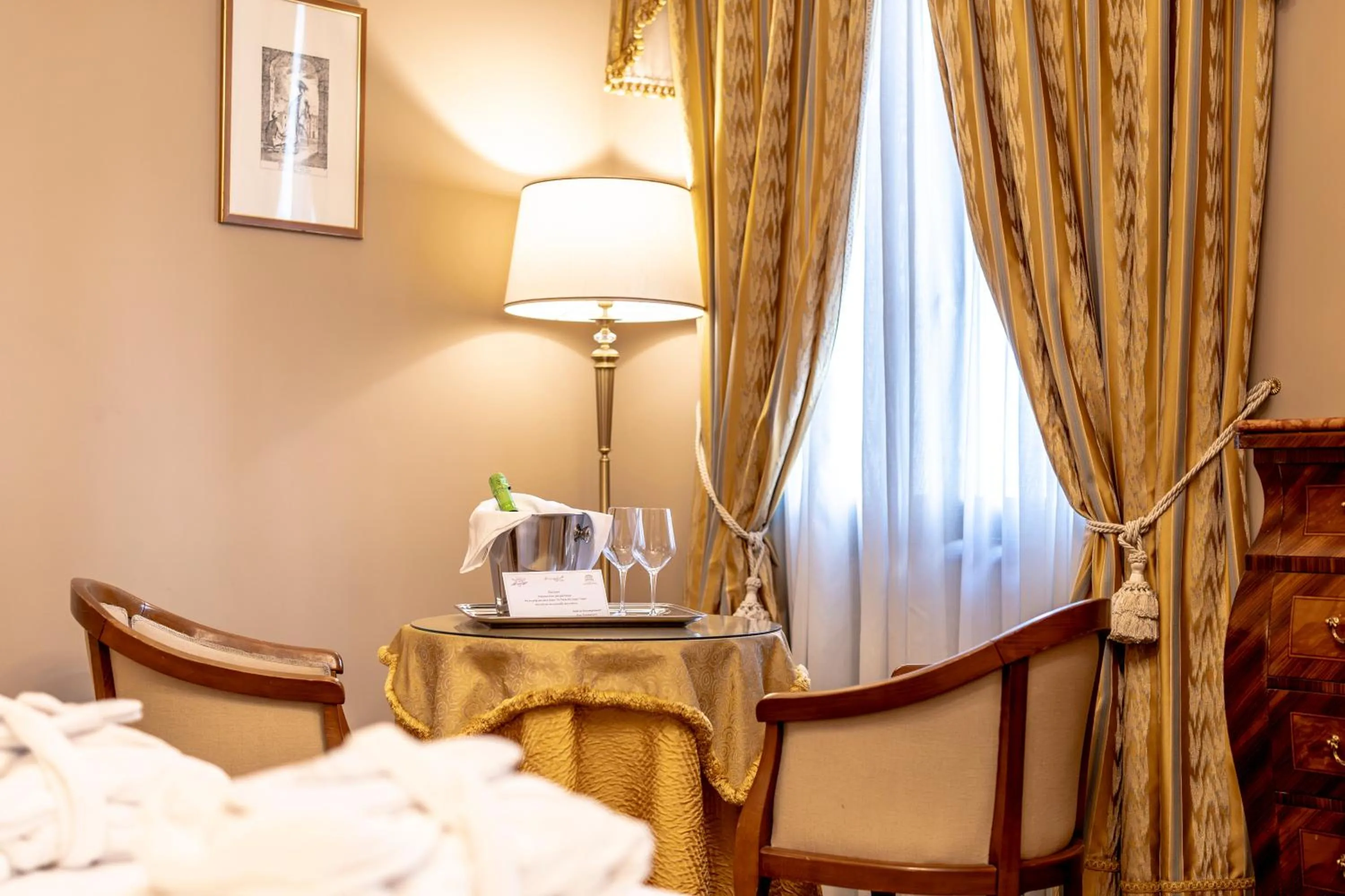 Decorative detail, Bed in Hotel Al Ponte Dei Sospiri