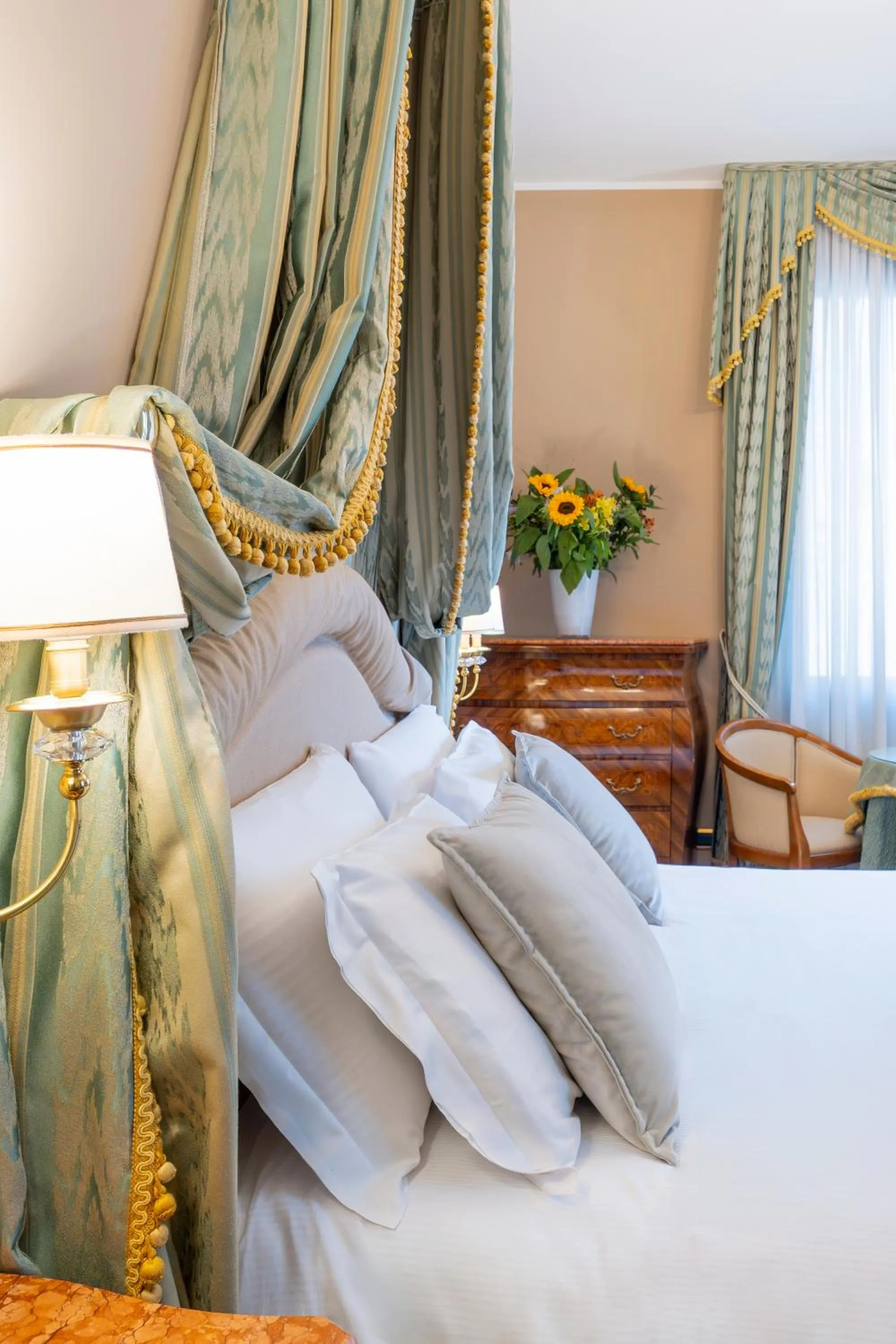 Bedroom, Bed in Hotel Al Ponte Dei Sospiri