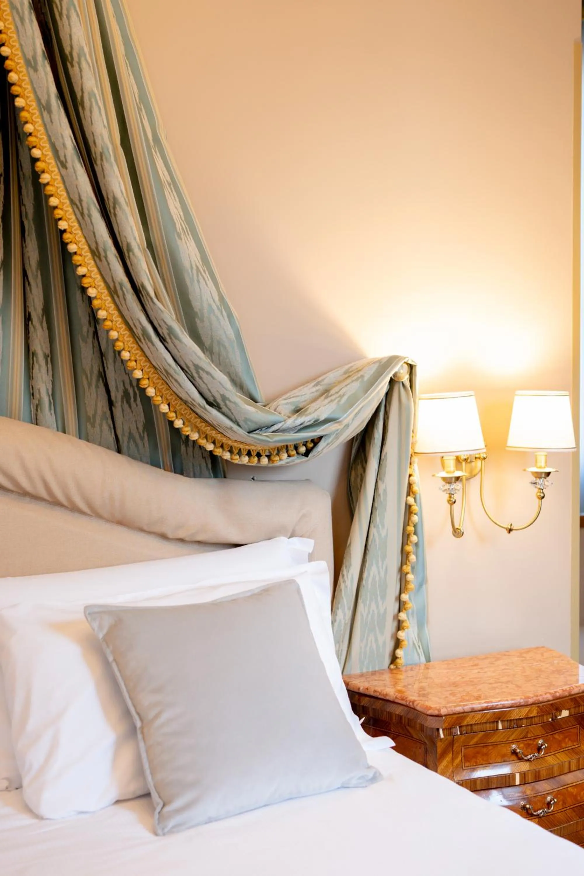 Bedroom, Bed in Hotel Al Ponte Dei Sospiri