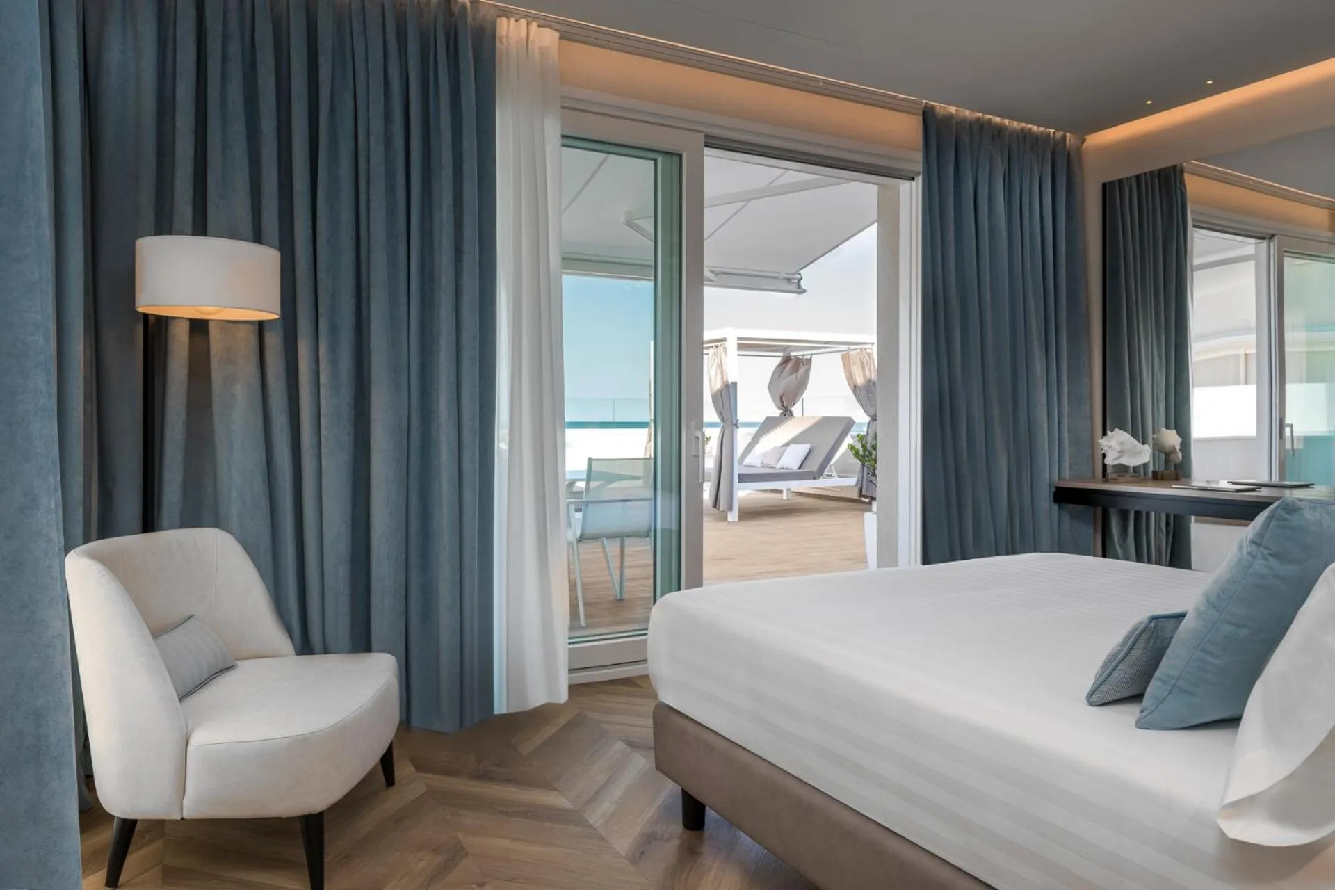 Photo of the whole room, Bed in Litoraneo Suite Hotel