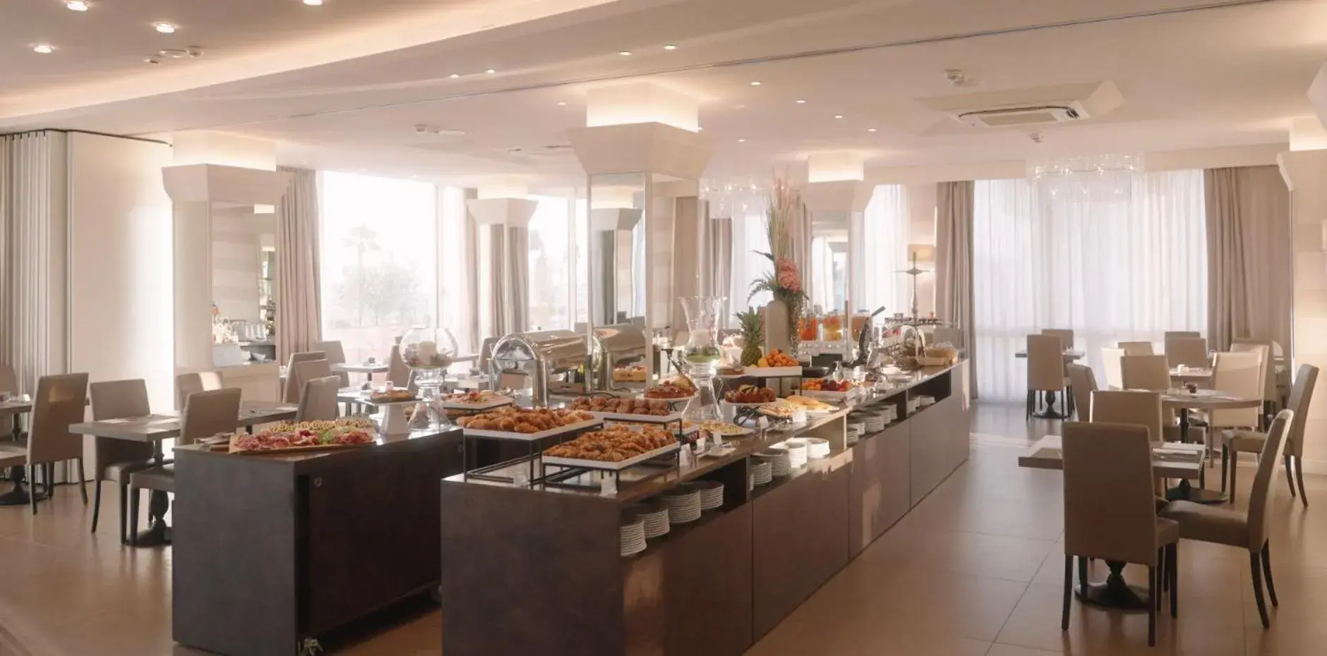 Restaurant/places to eat in Litoraneo Suite Hotel Restaurant/places to eat in Litoraneo Suite Hotel