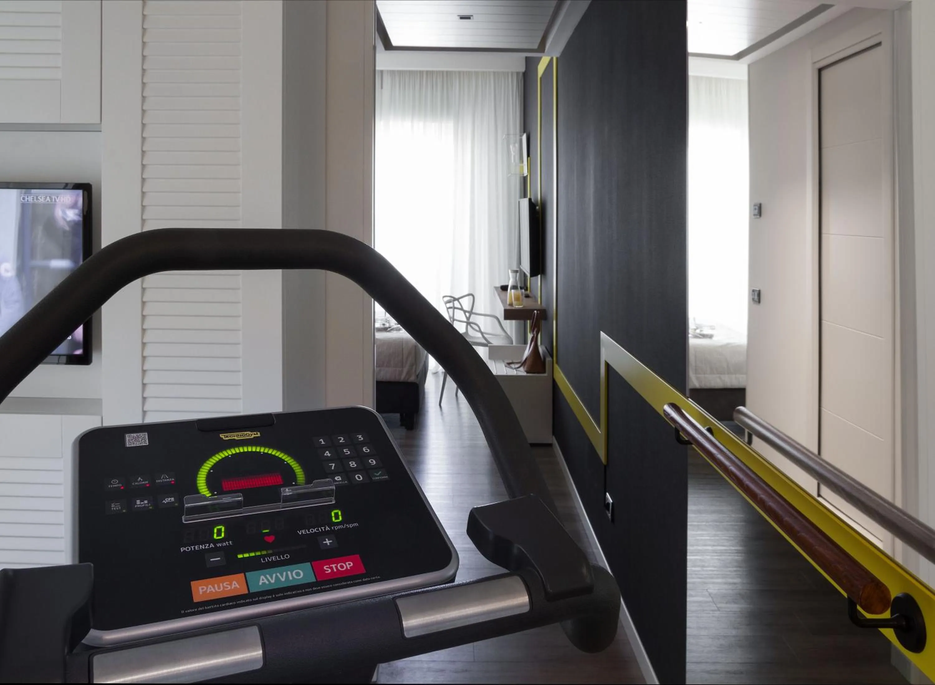 TV and multimedia in Litoraneo Suite Hotel