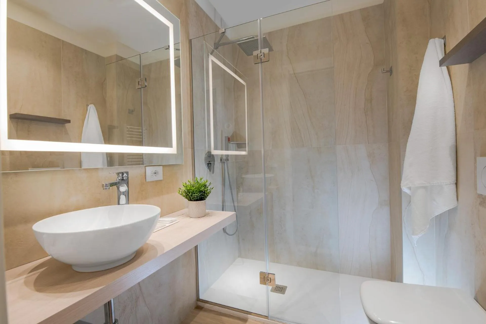 Shower in Litoraneo Suite Hotel