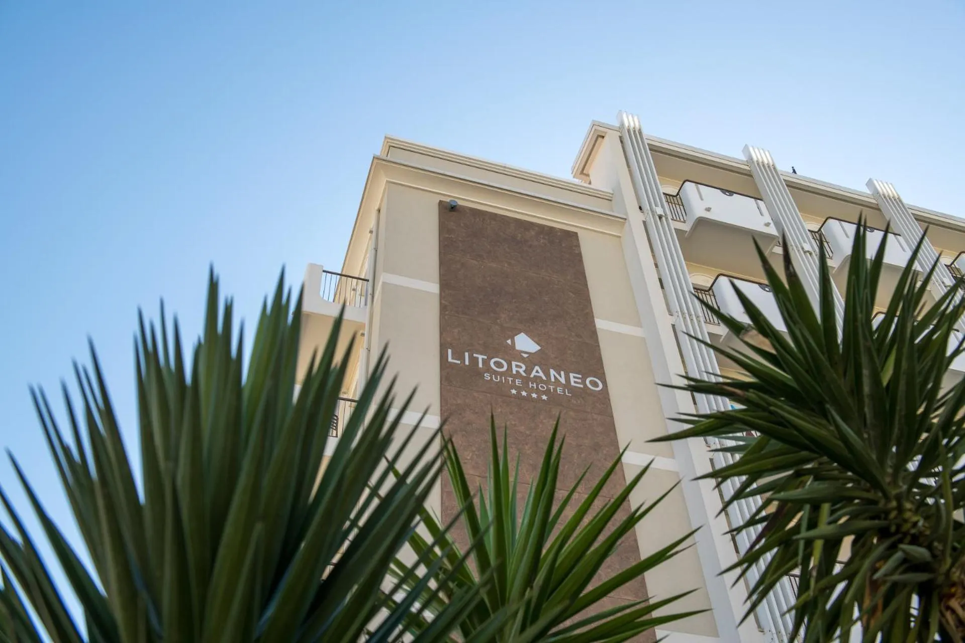 Property building in Litoraneo Suite Hotel