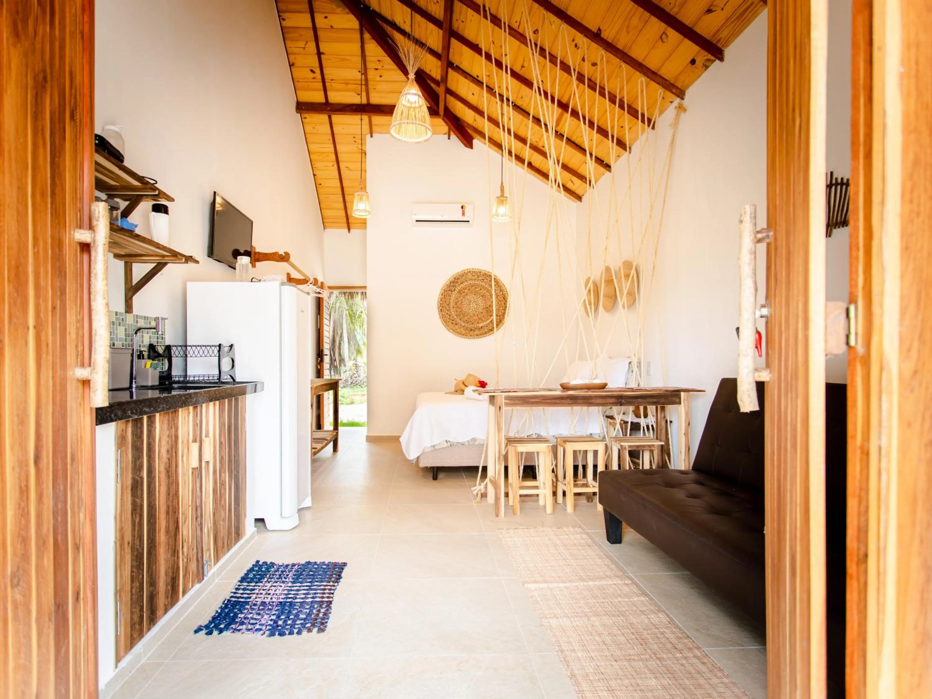 Kitchen or kitchenette in Chalés Caminho dos Ventos em Barrinha de Baixo, CE, 9km do Preá