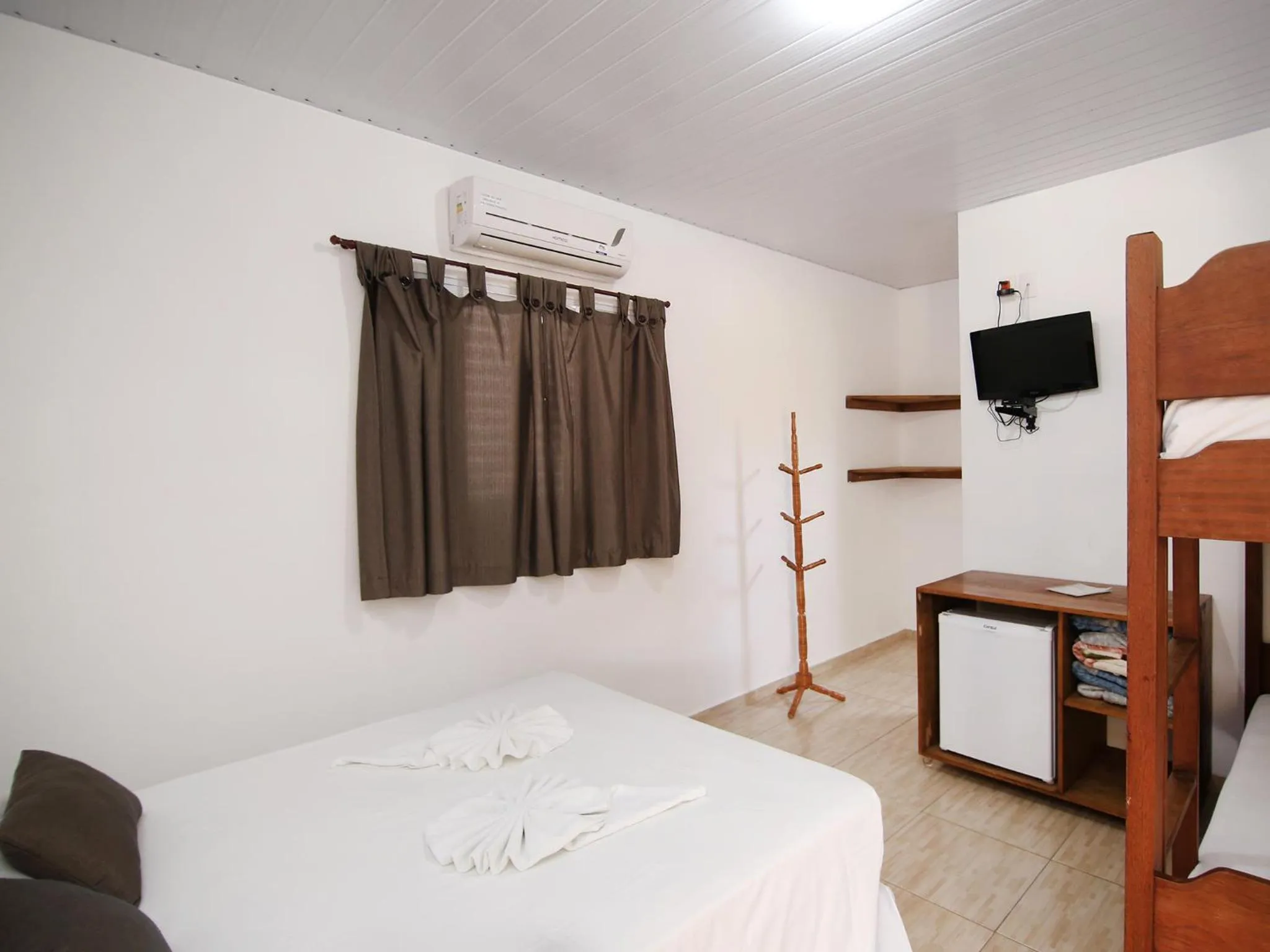 Photo of the whole room, Bed in Pousada Vale da Montanha
