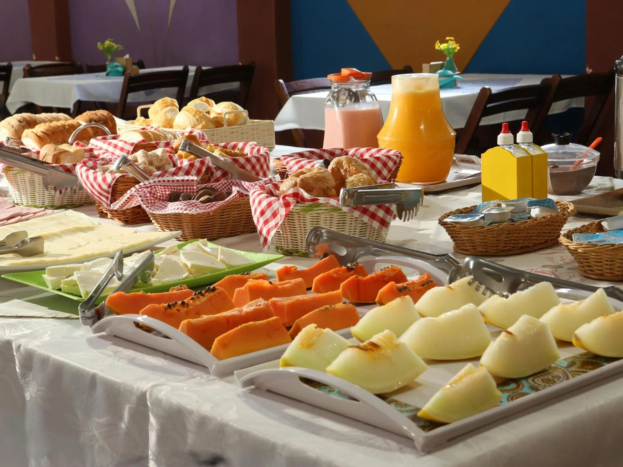 Buffet breakfast in Pousada Vale da Montanha