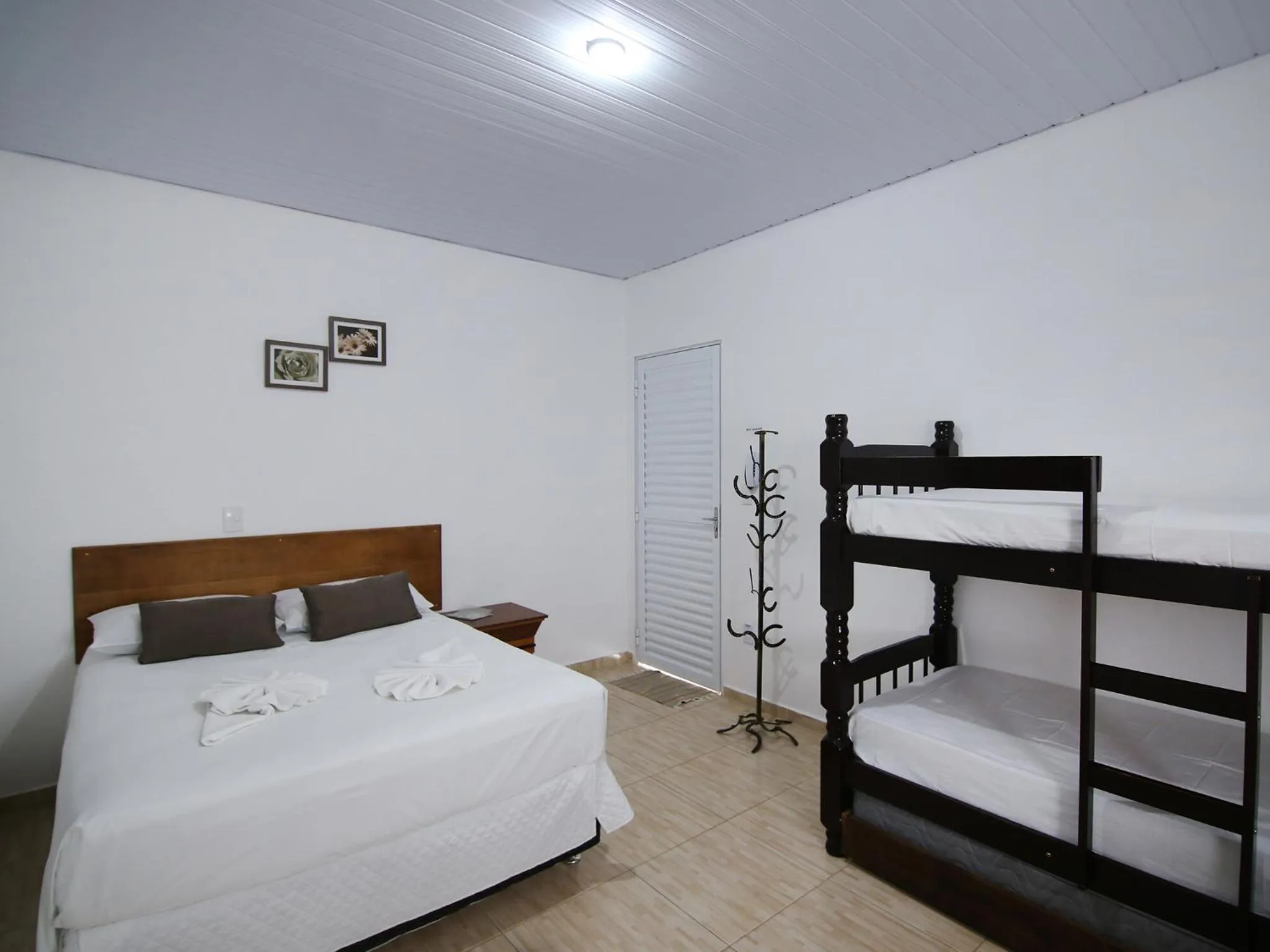 Photo of the whole room, Bed in Pousada Vale da Montanha