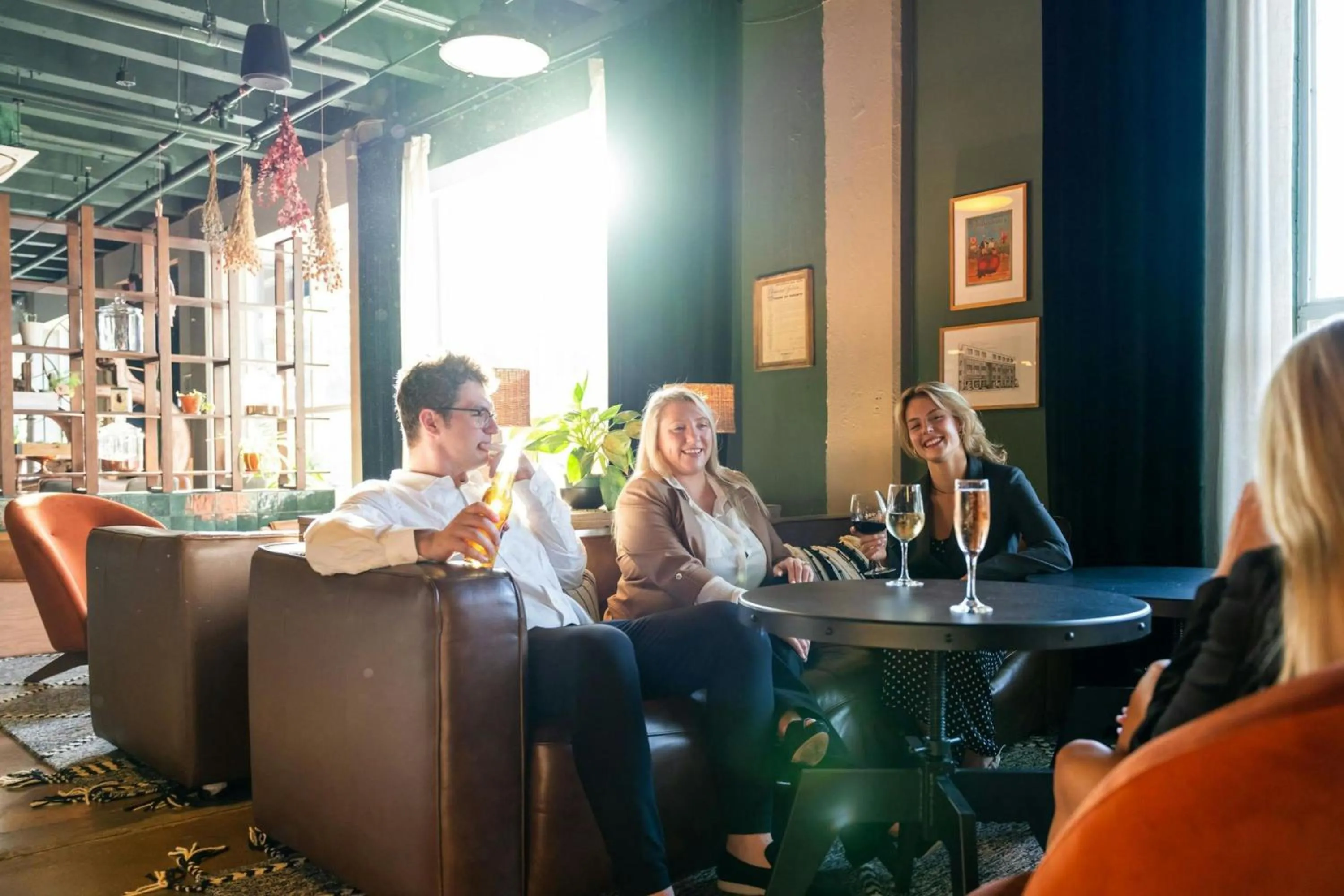 Restaurant/places to eat in Hotel Nell - Union Market