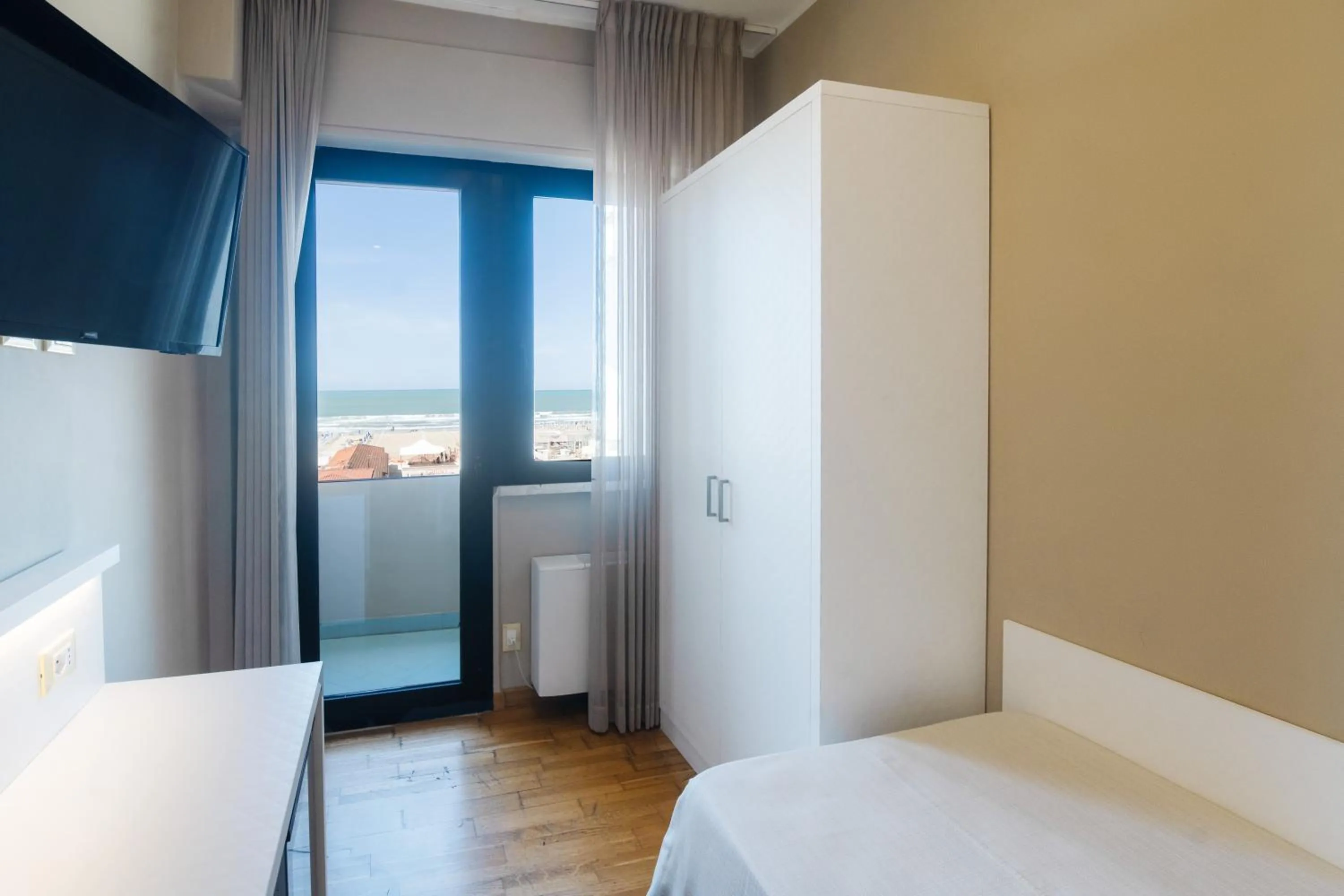 Photo of the whole room, Bed in Hotel San Francisco