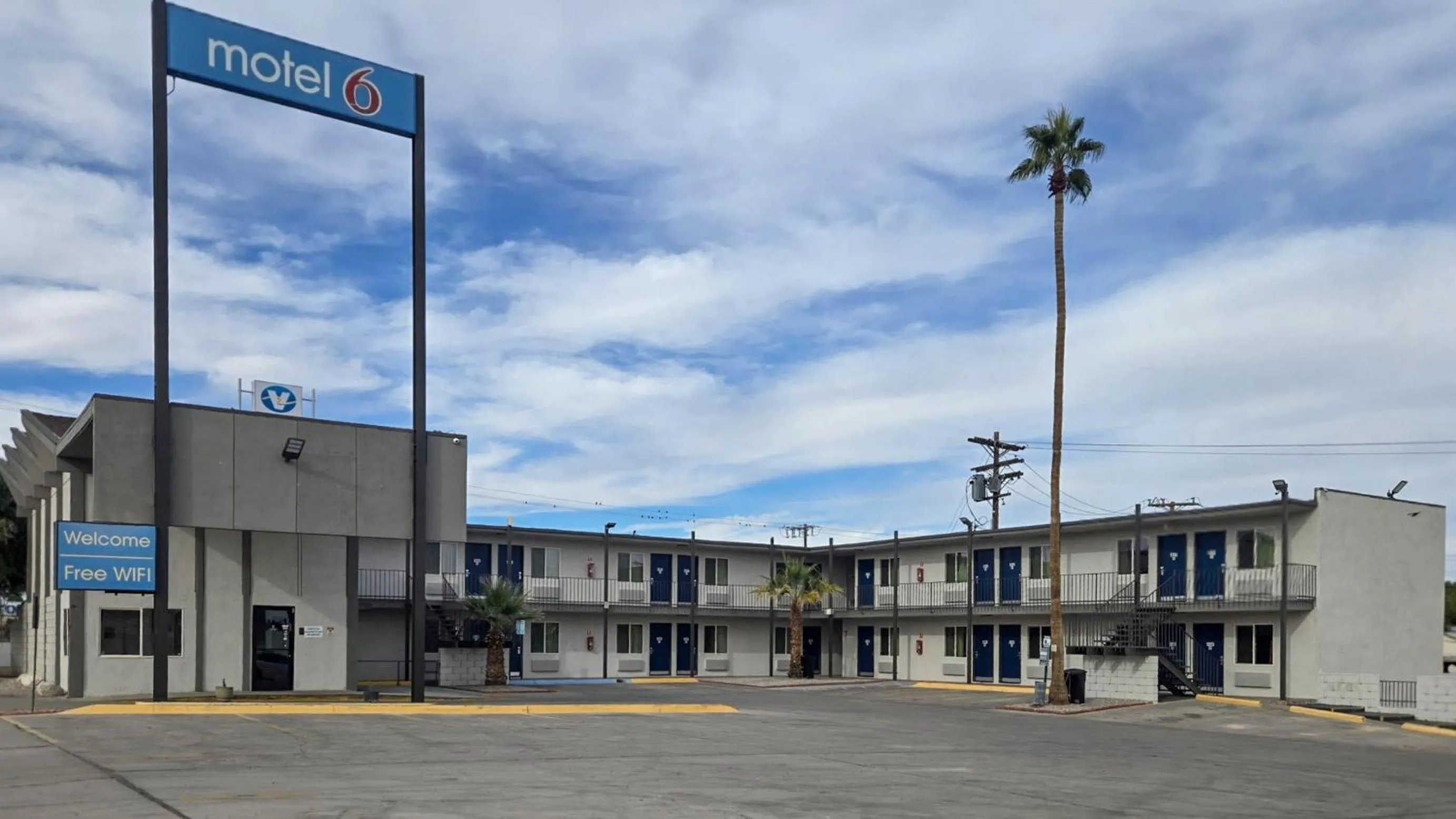 Property building in Motel 6-Blythe, CA - South