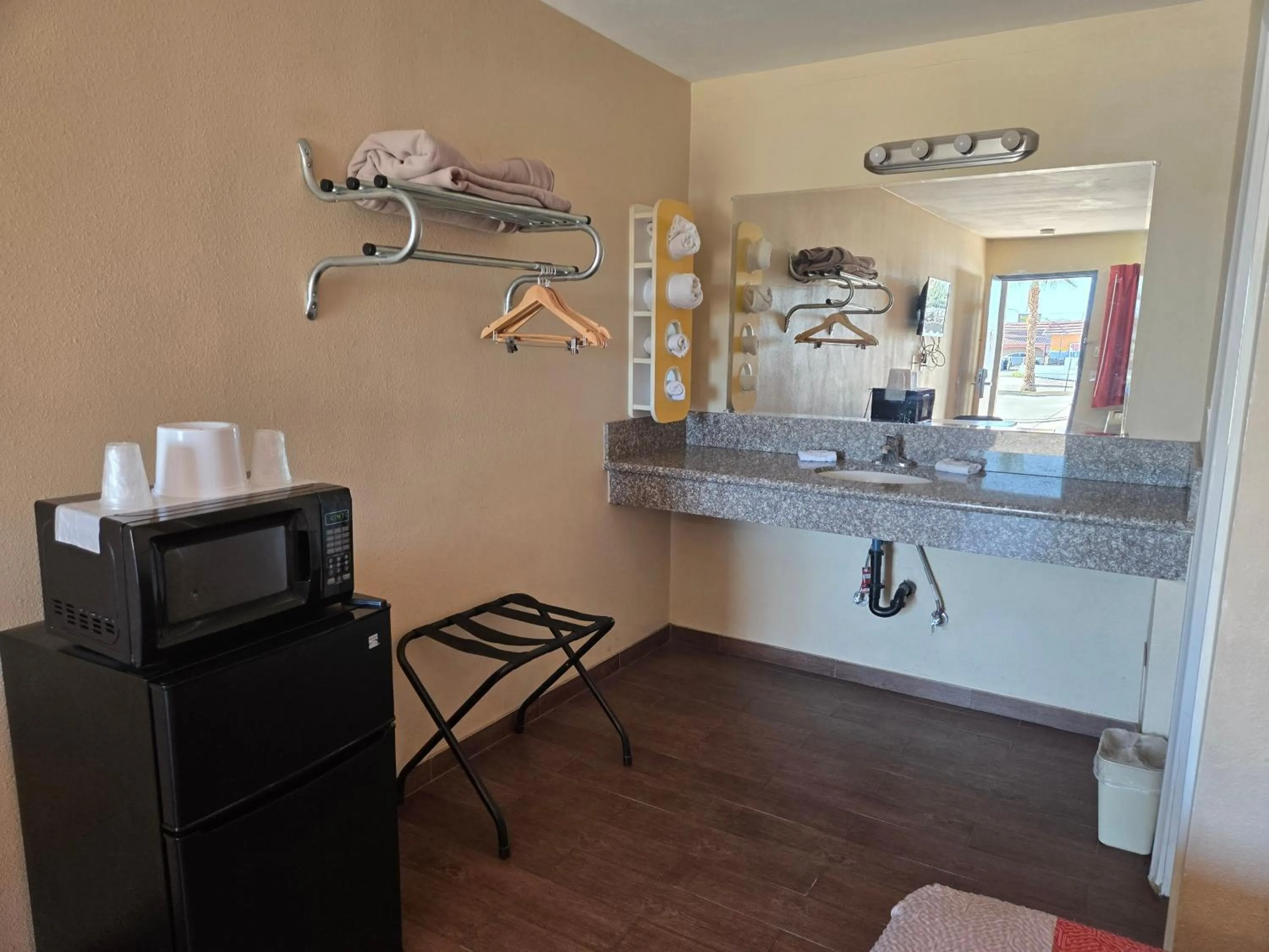 microwave in Motel 6-Blythe, CA - South