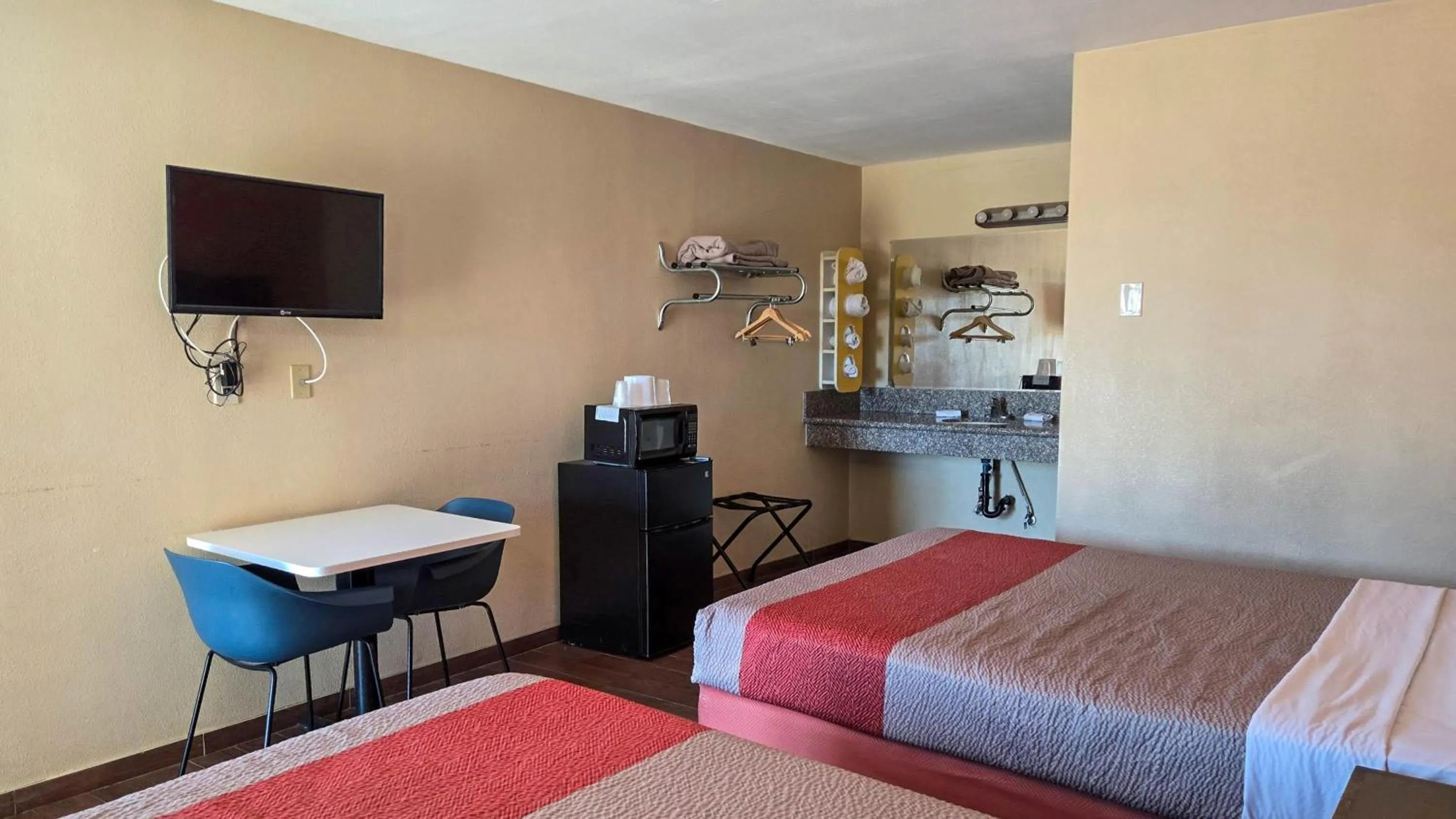 Bedroom, Bed in Motel 6-Blythe, CA - South