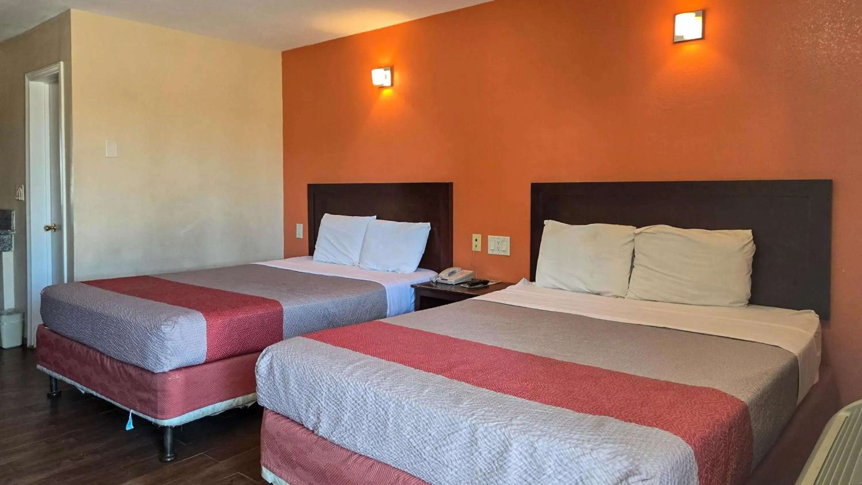 Bedroom, Bed in Motel 6-Blythe, CA - South Bedroom, Bed in Motel 6-Blythe, CA - South