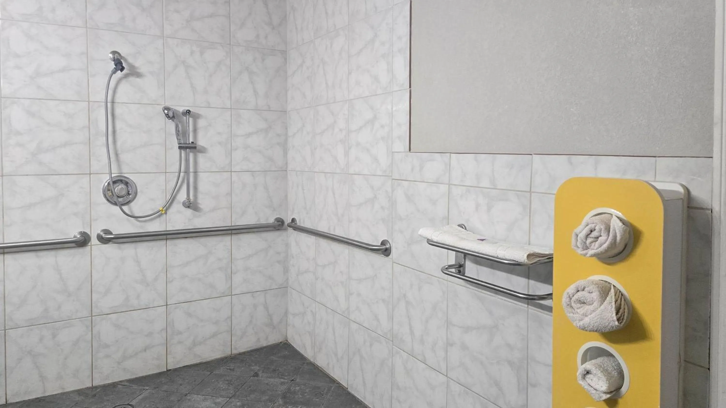 Bathroom in Motel 6-Blythe, CA - South