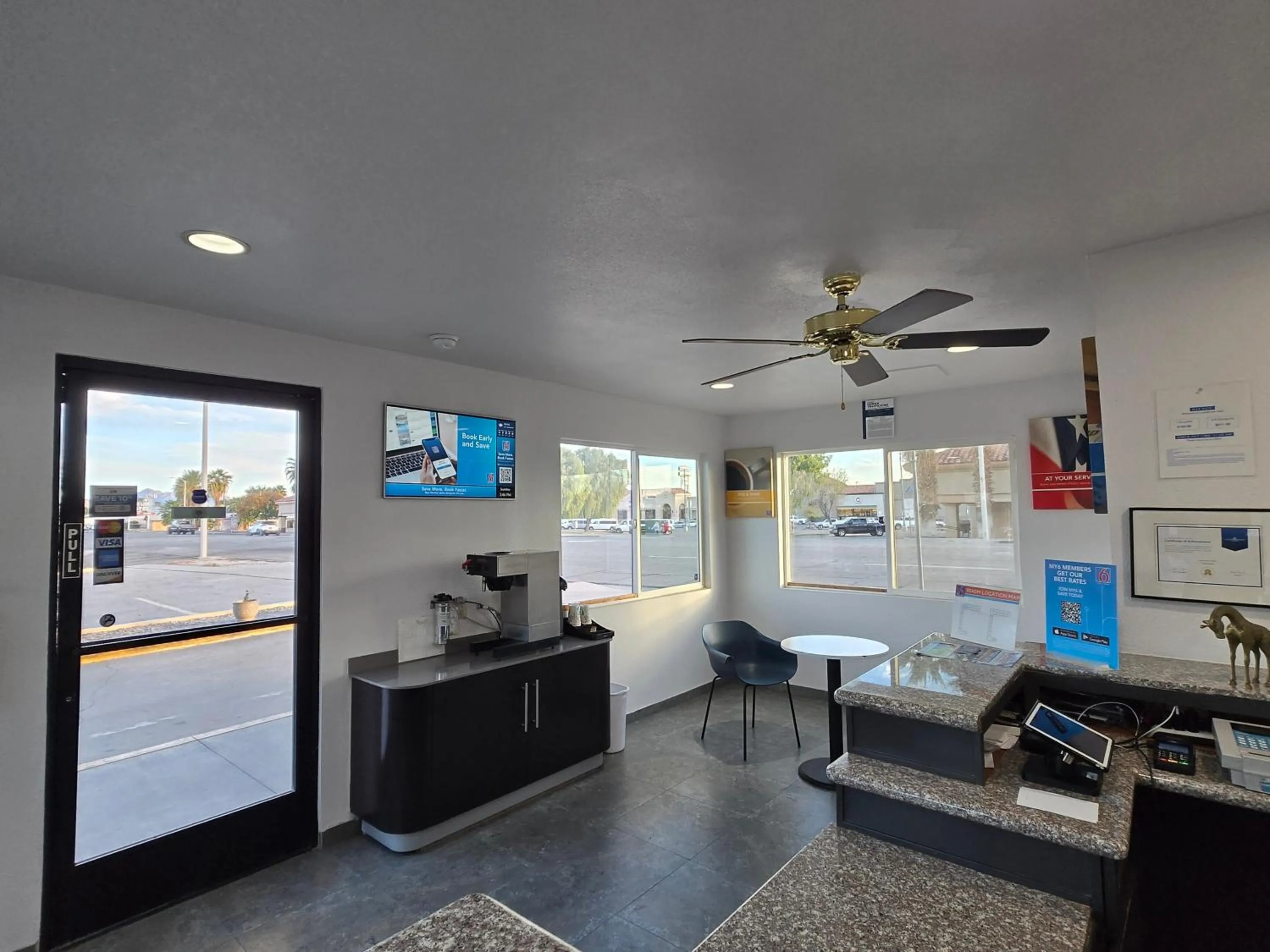 Coffee/tea facilities in Motel 6-Blythe, CA - South