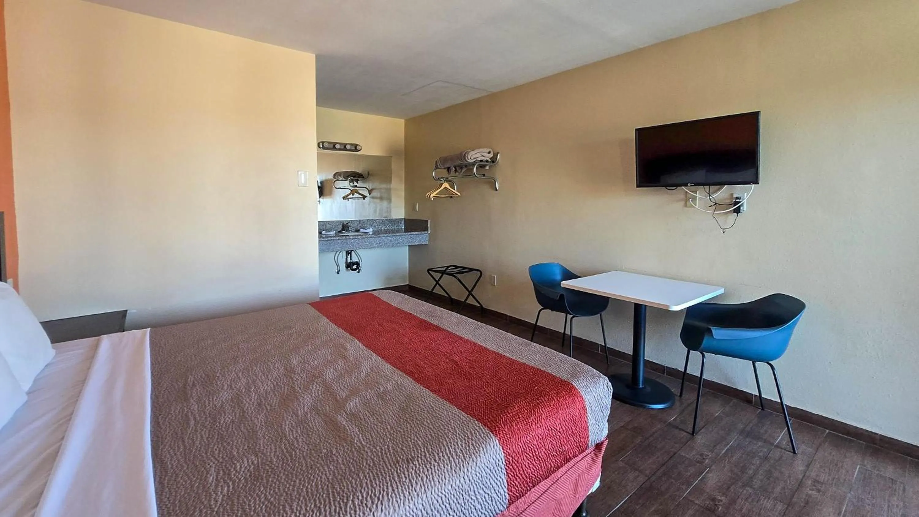 Bedroom, Bed in Motel 6-Blythe, CA - South