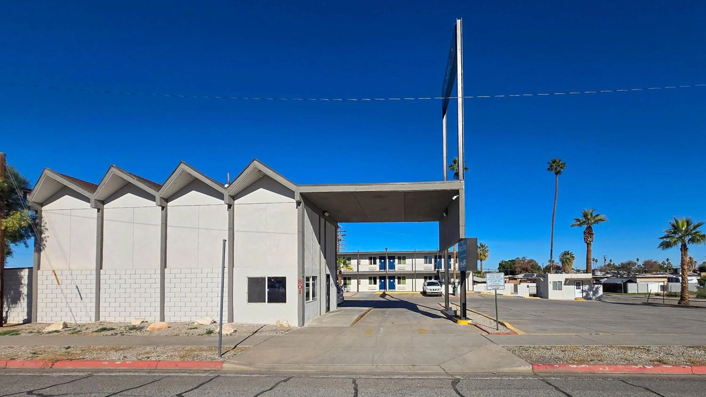Property building in Motel 6-Blythe, CA - South