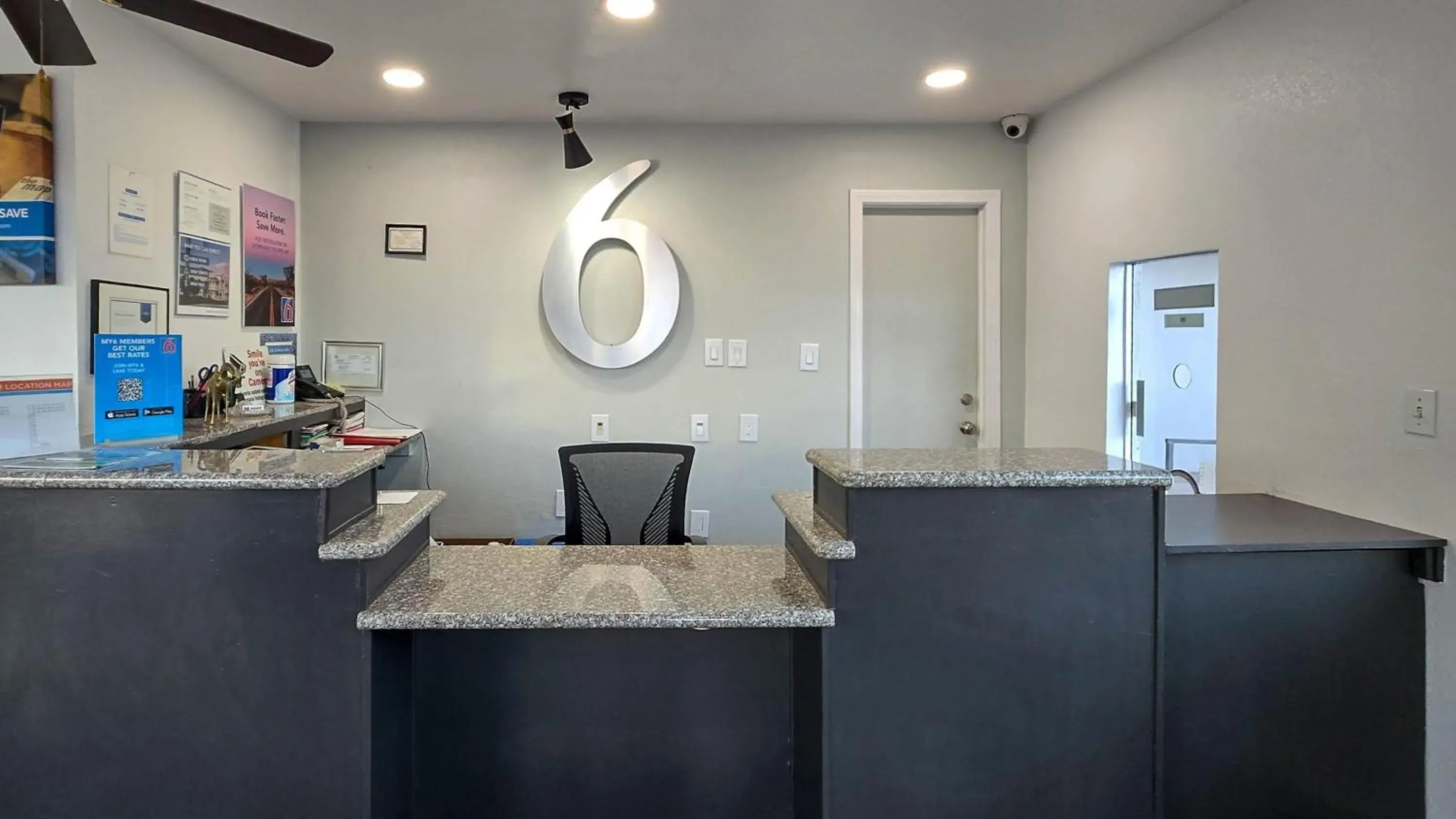 Lobby or reception in Motel 6-Blythe, CA - South Lobby or reception in Motel 6-Blythe, CA - South