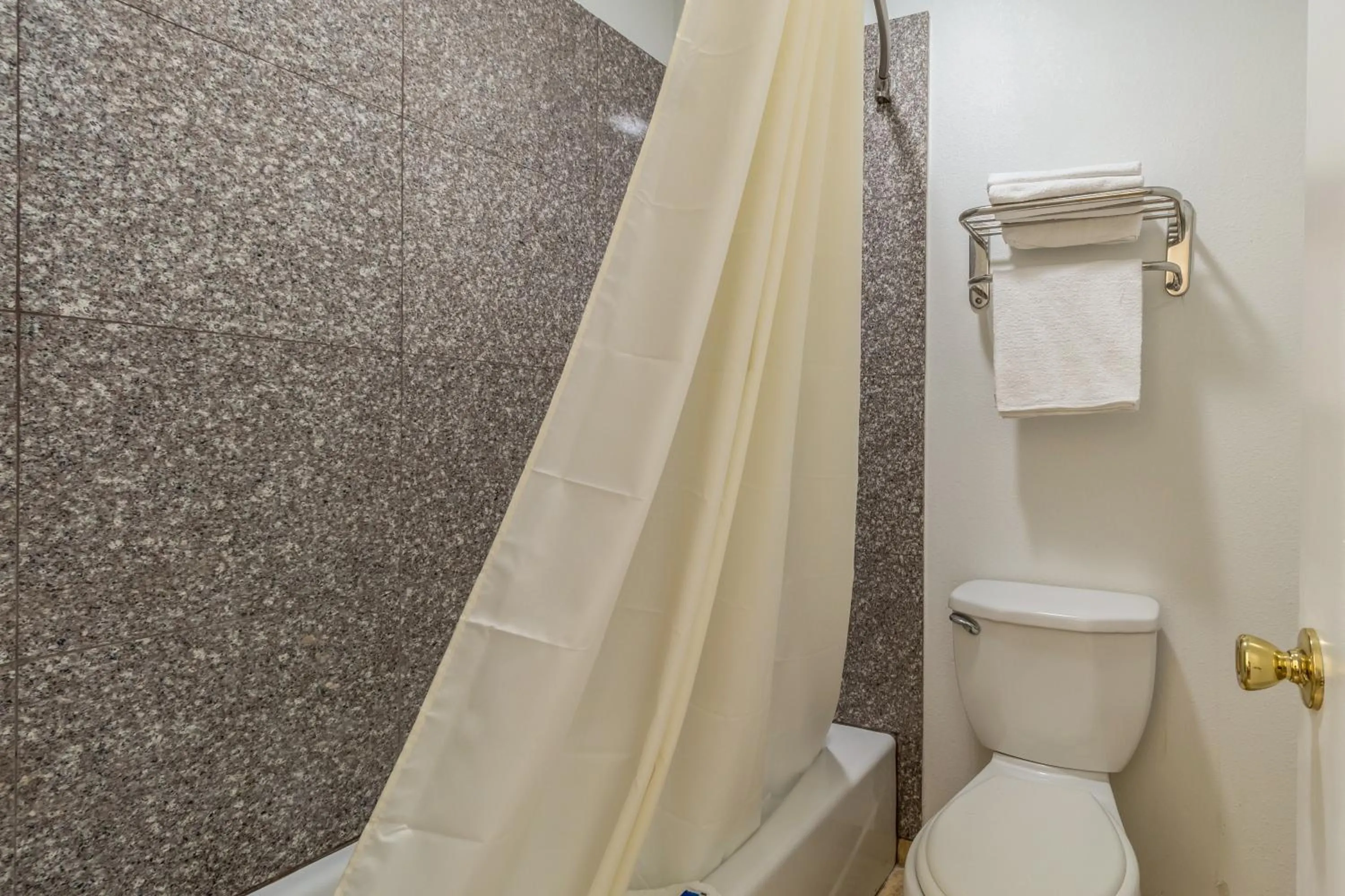 Deluxe Queen Room with Two Queen Beds - Non-Smoking in Motel 6-Blythe, CA - South