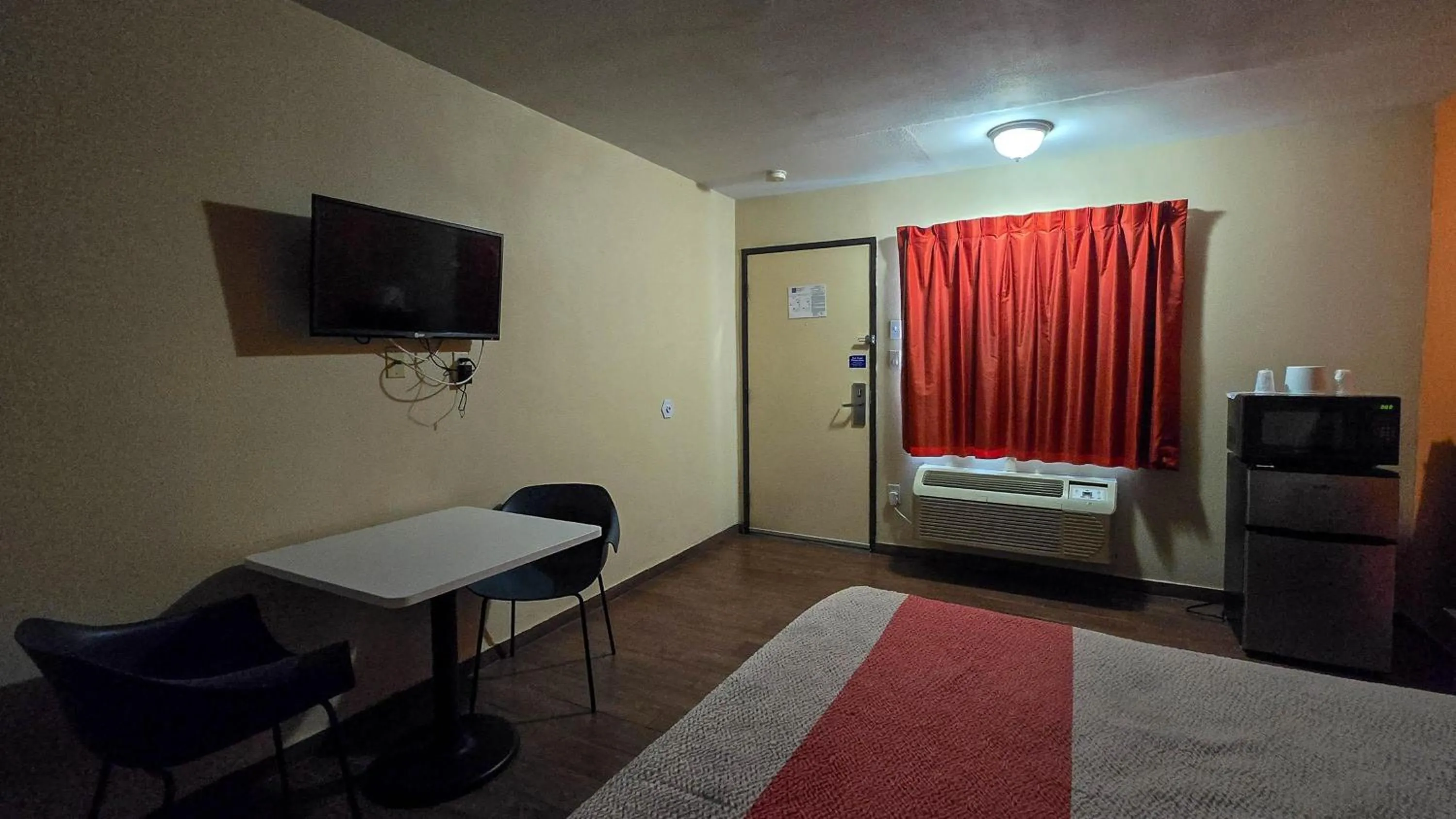 Bedroom, Bed in Motel 6-Blythe, CA - South