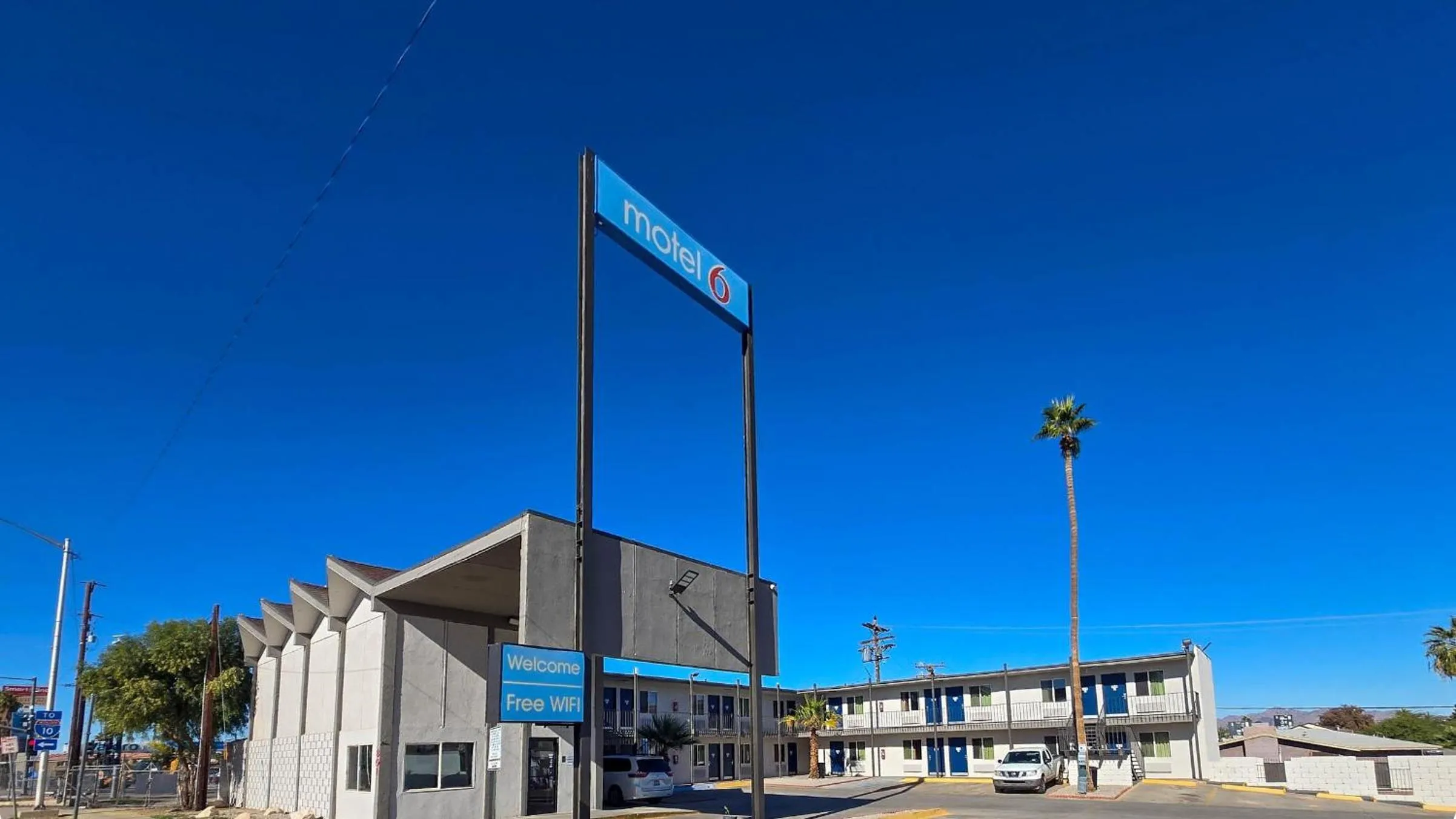 Property building in Motel 6-Blythe, CA - South
