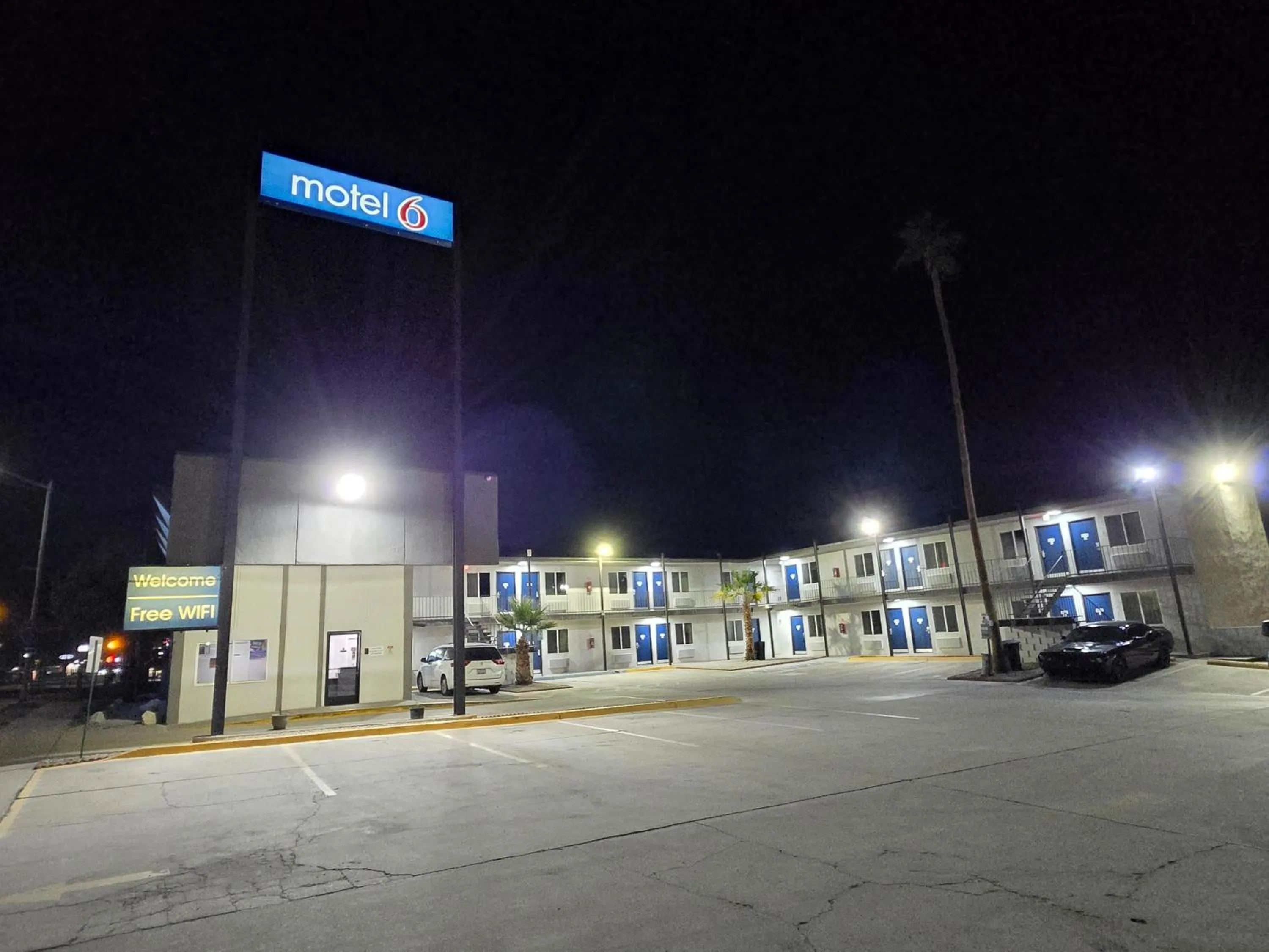 Property building in Motel 6-Blythe, CA - South