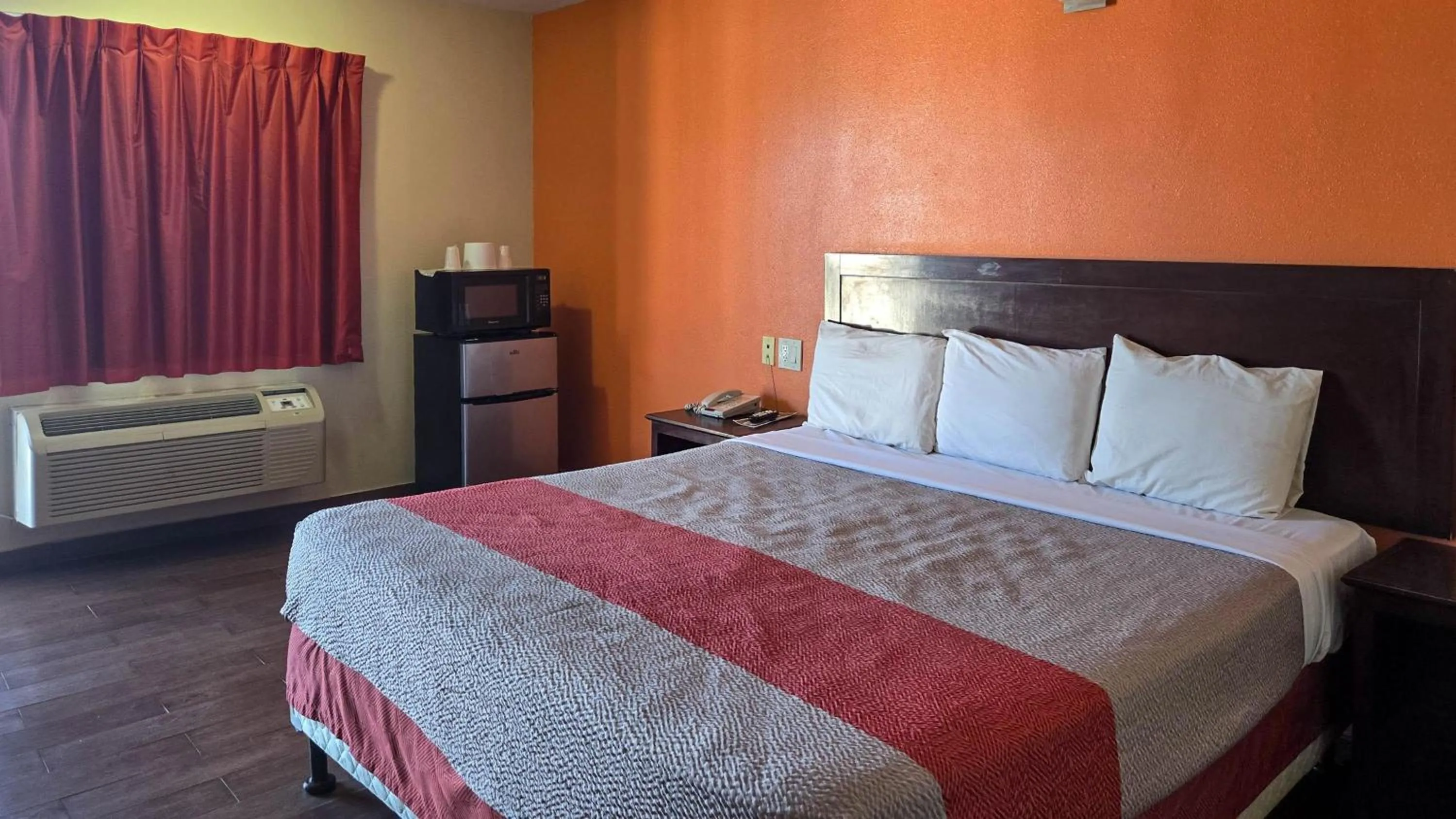 Bedroom, Bed in Motel 6-Blythe, CA - South