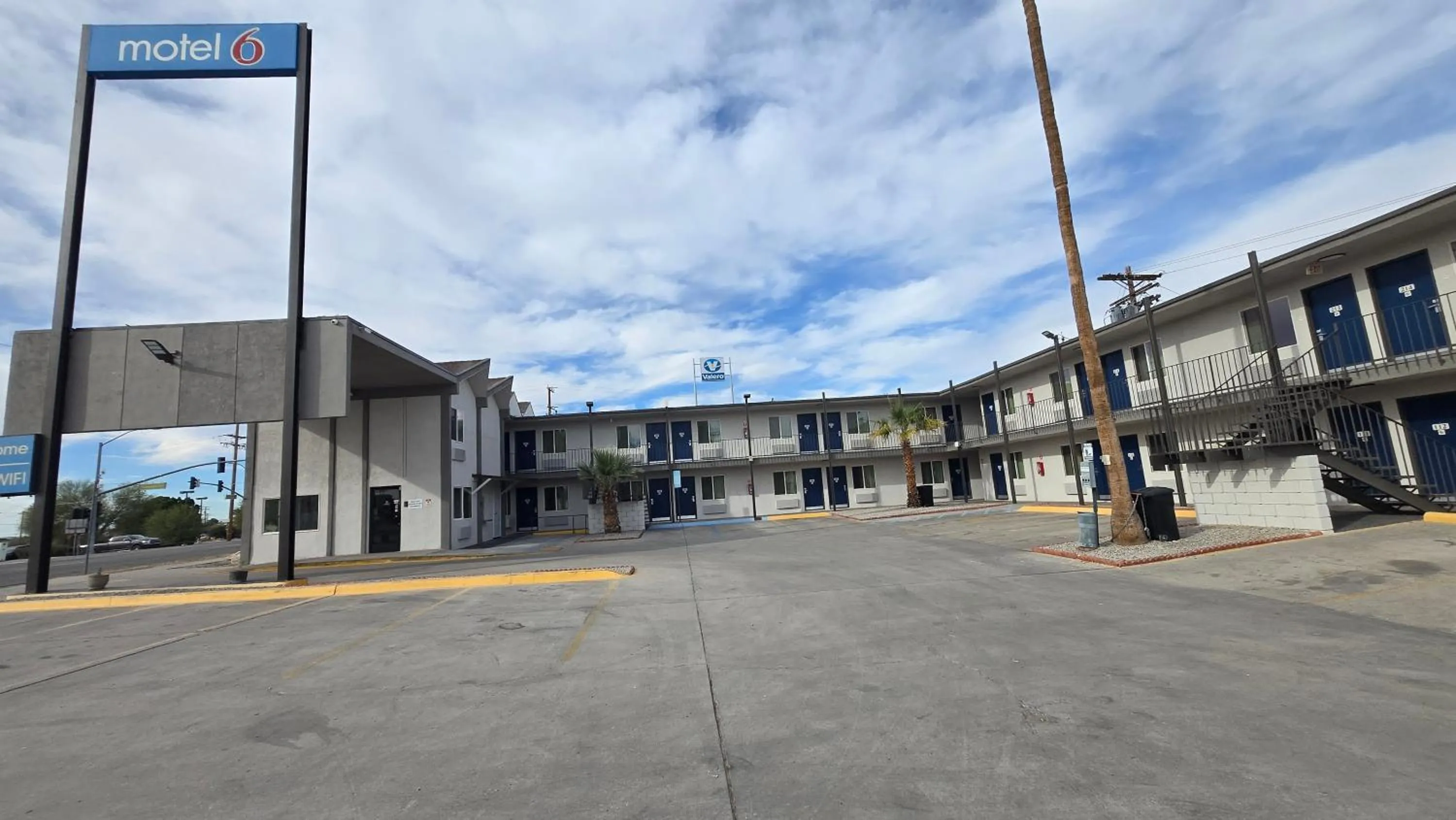 Property building in Motel 6-Blythe, CA - South