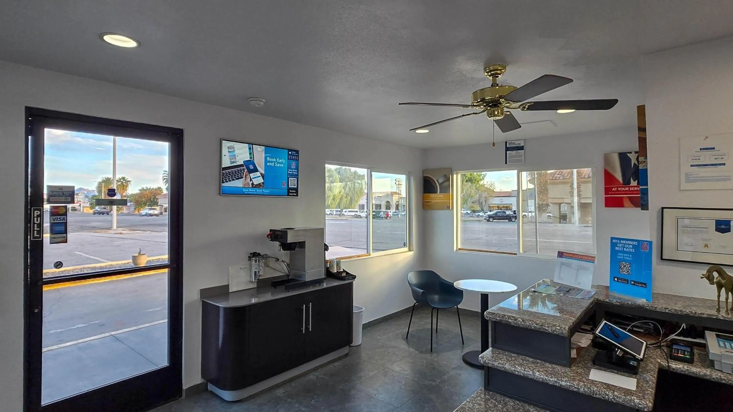 Lobby or reception in Motel 6-Blythe, CA - South