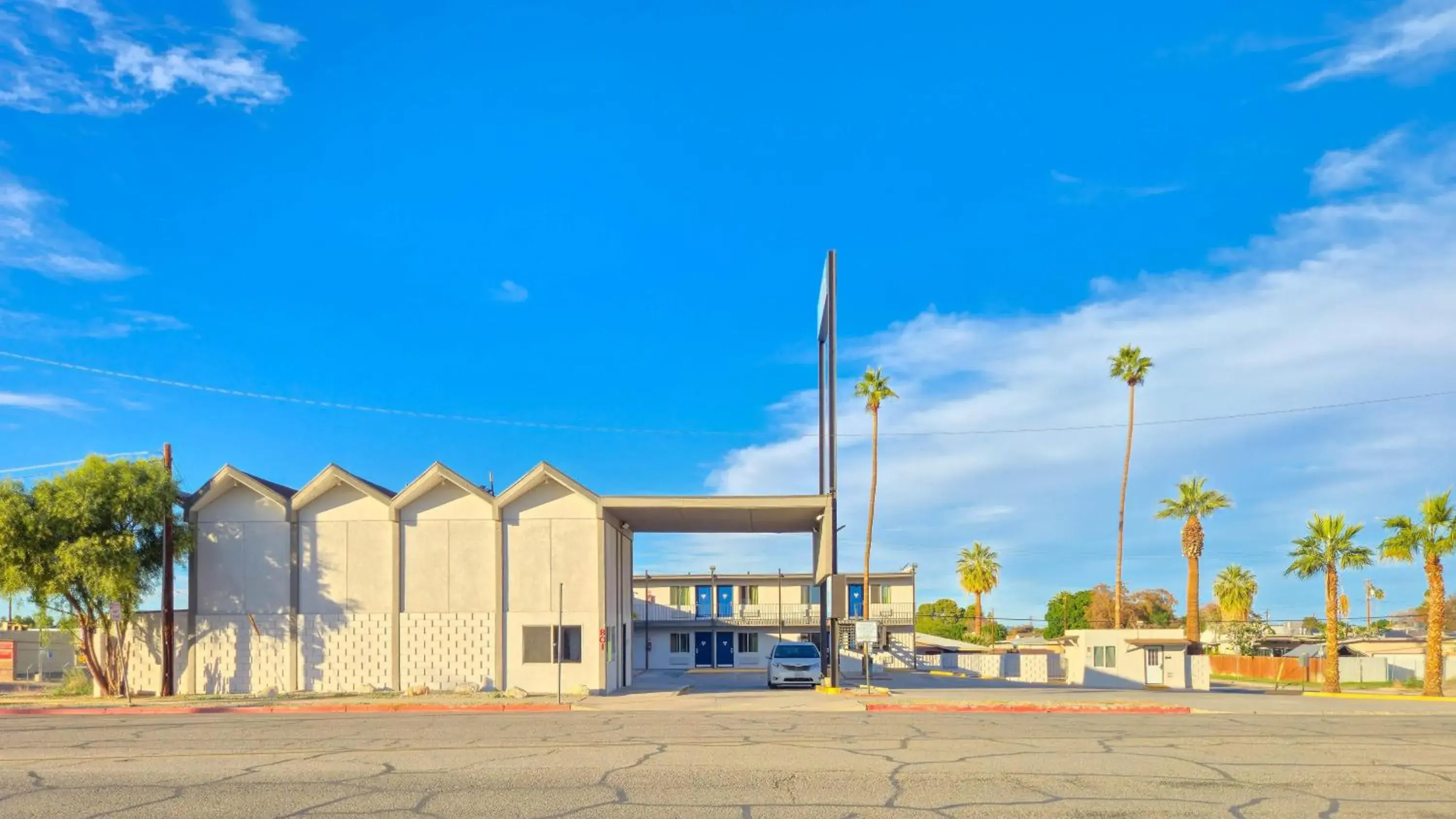 Property building in Motel 6-Blythe, CA - South Property building in Motel 6-Blythe, CA - South