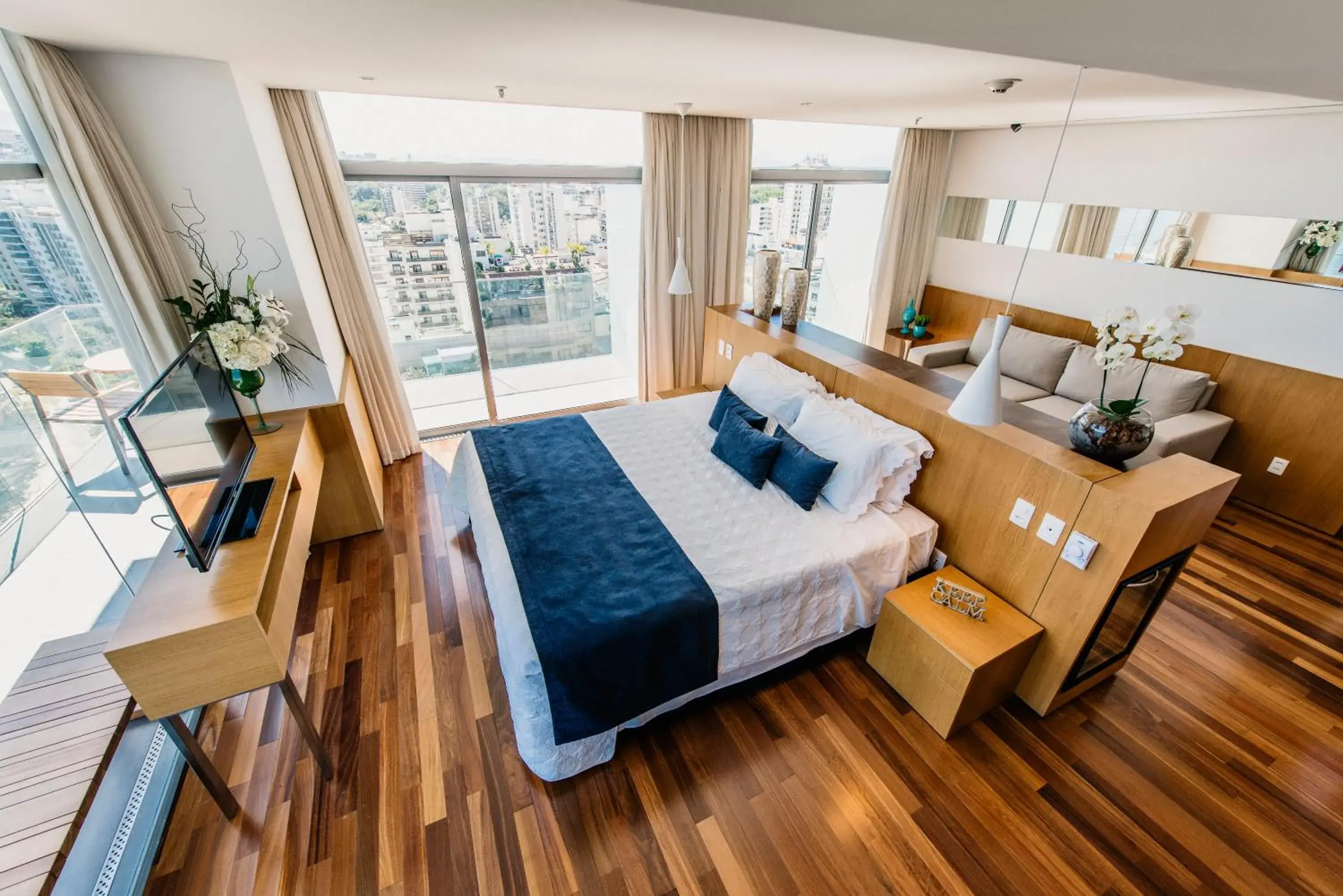 Communal lounge/ TV room, Bed in H Niteroi Hotel Communal lounge/ TV room, Bed in H Niteroi Hotel