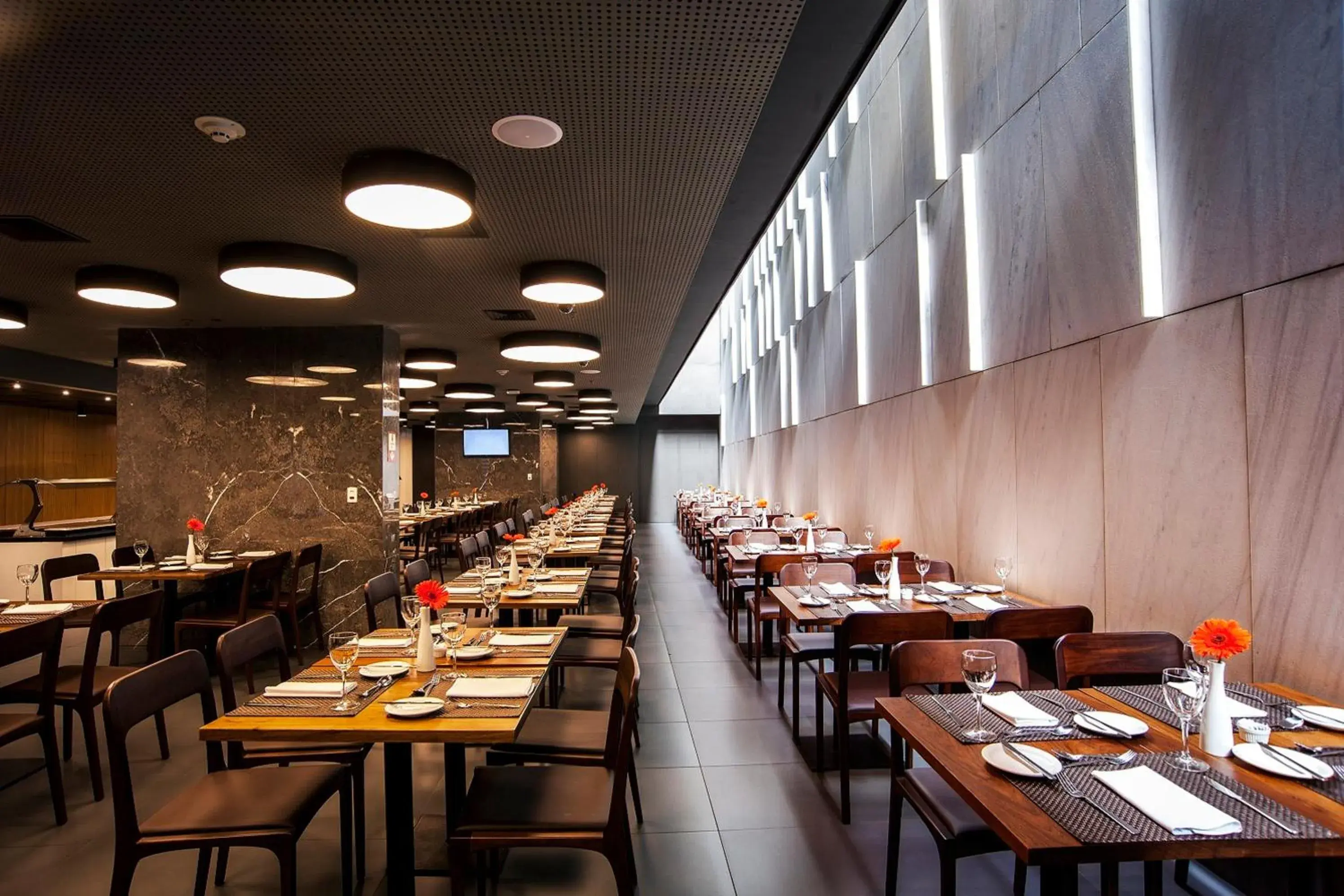 Restaurant/places to eat in H Niteroi Hotel Restaurant/places to eat in H Niteroi Hotel