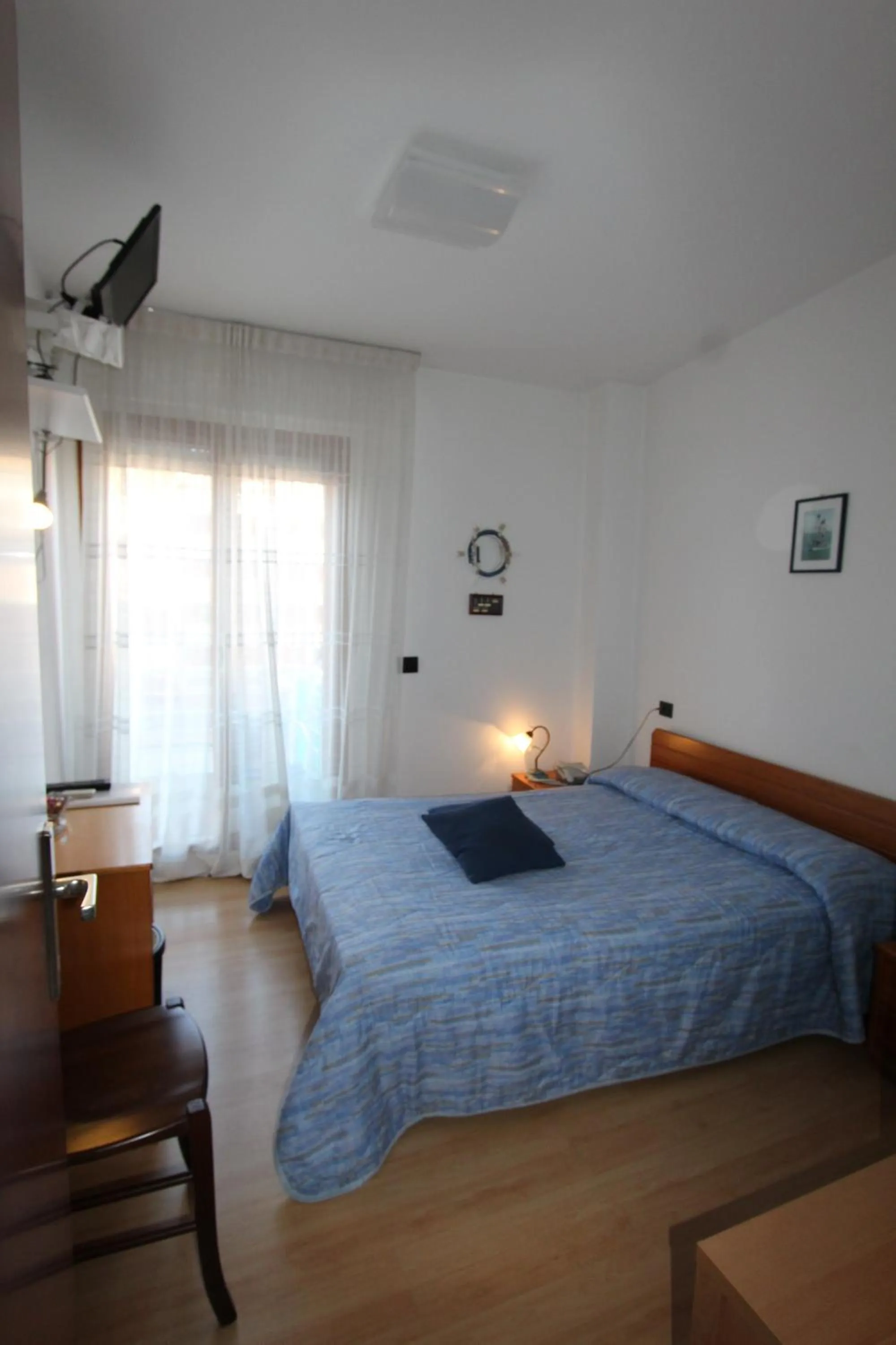 Shower, Bed in Hotel Marea