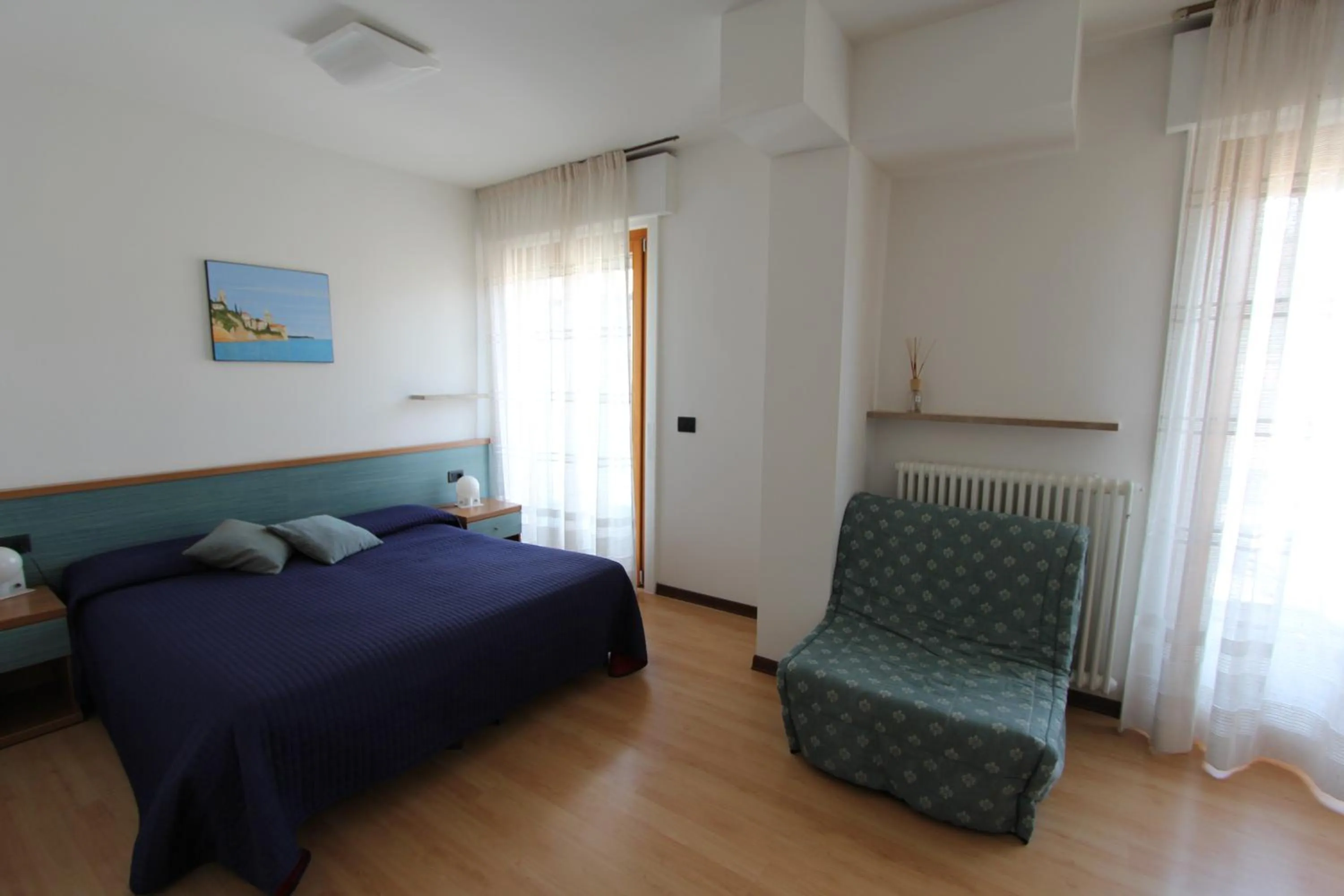 Shower, Bed in Hotel Marea