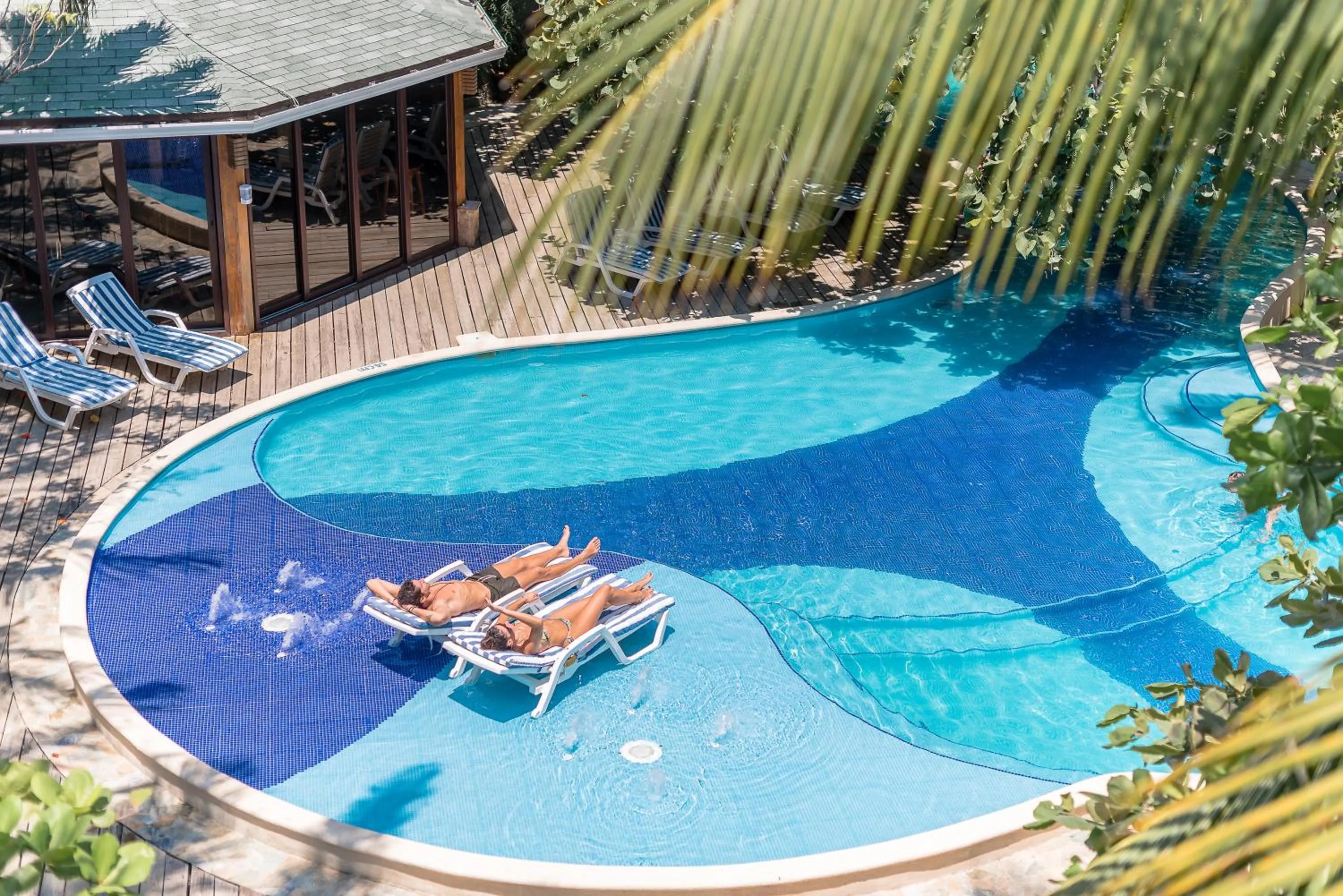 Spring in Paradise Beach Resort & Dive Center