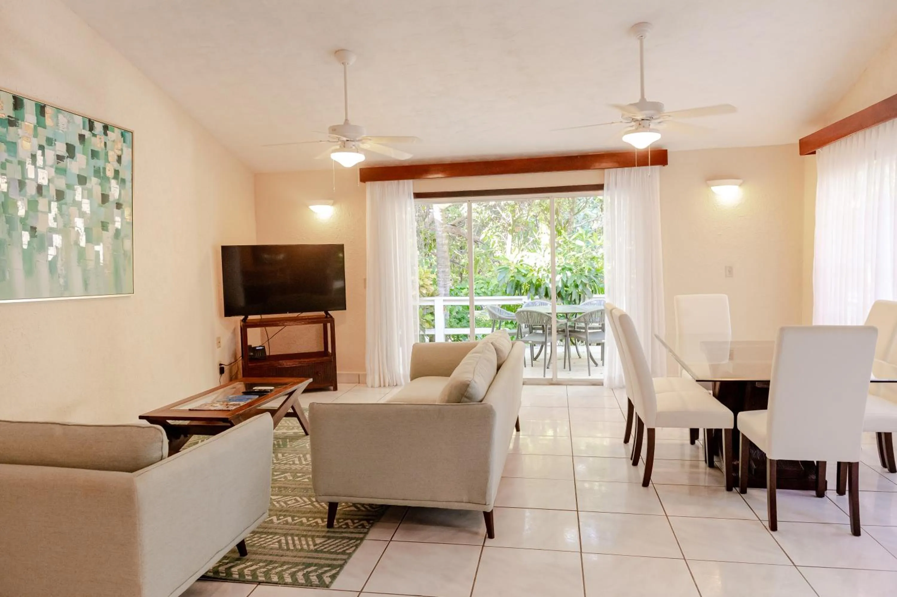 Living room in Paradise Beach Resort & Dive Center
