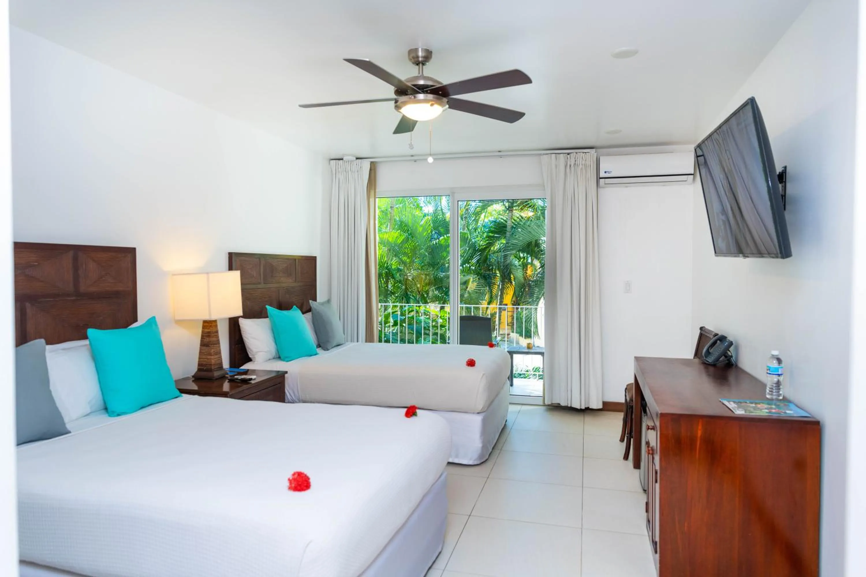 Bedroom, Bed in Paradise Beach Resort & Dive Center