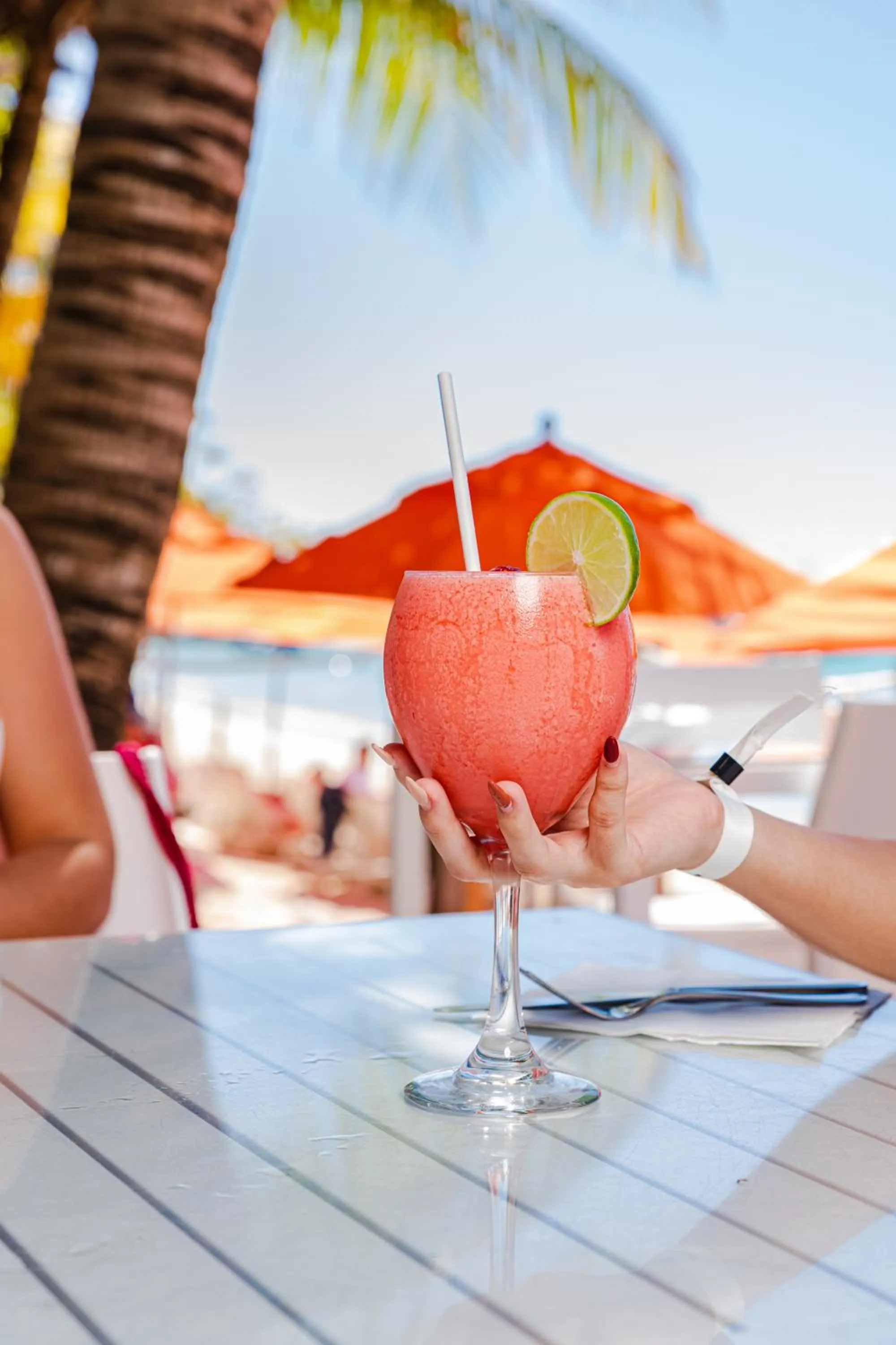 Drinks in Paradise Beach Resort & Dive Center