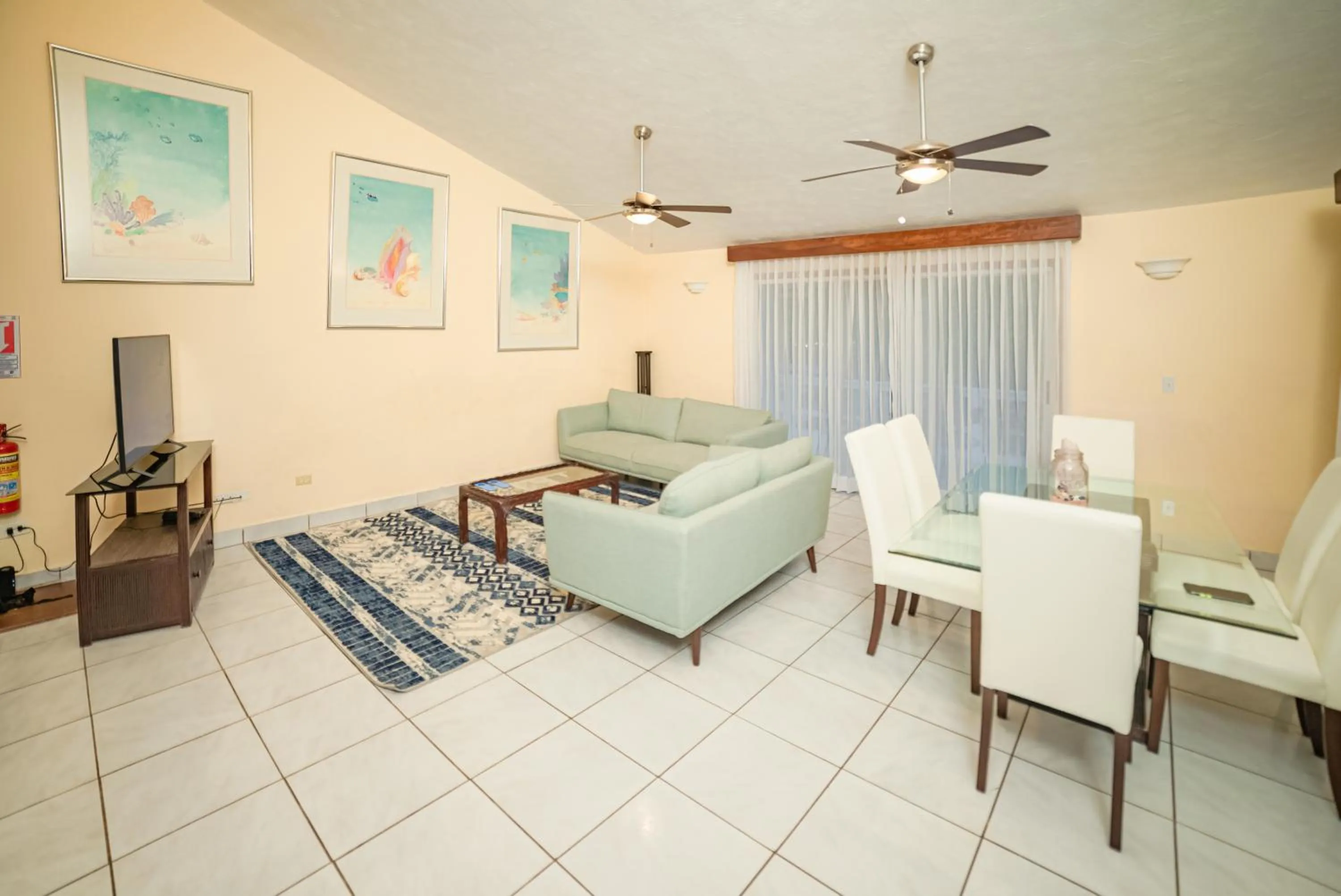 Living room in Paradise Beach Resort & Dive Center