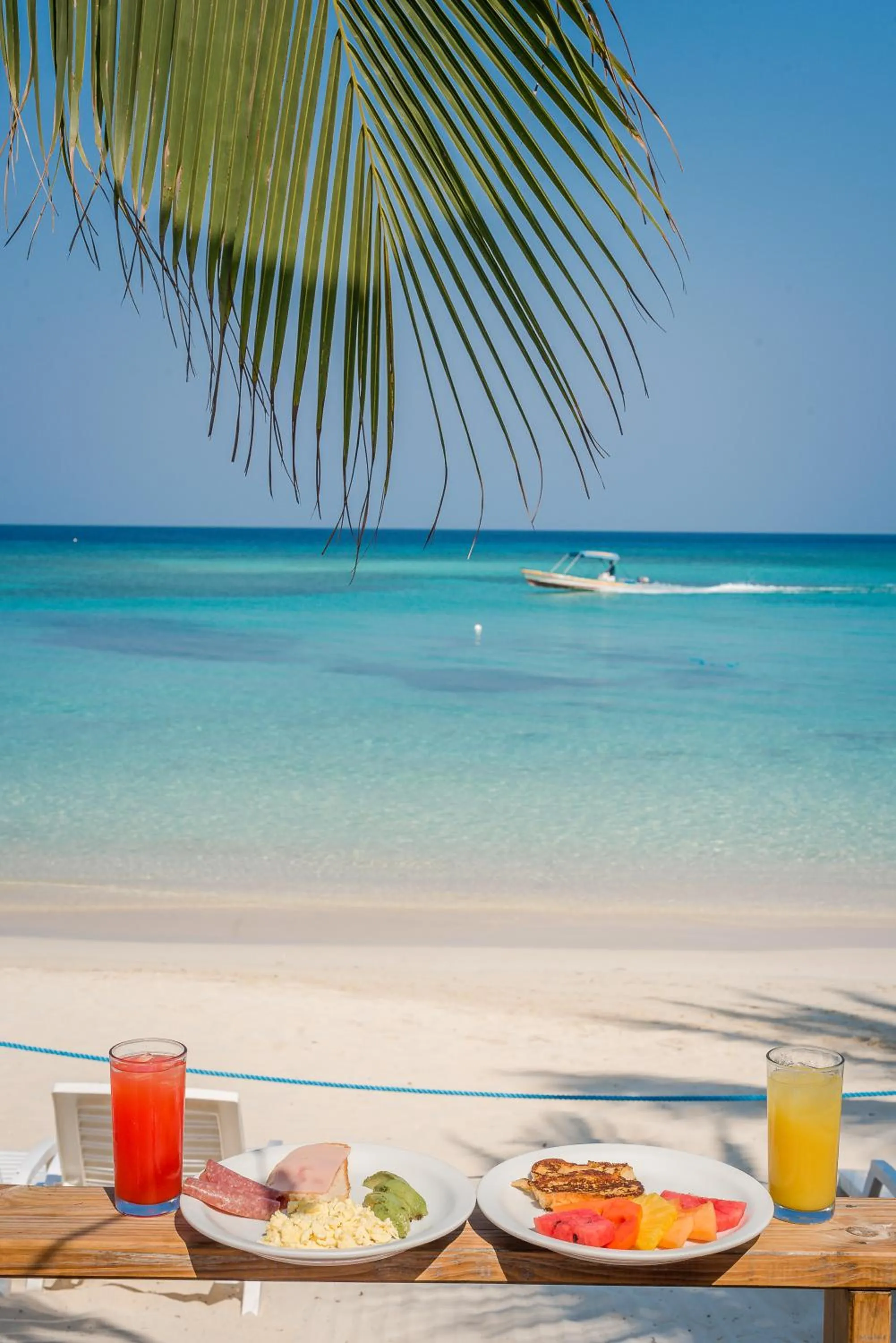 Breakfast in Paradise Beach Resort & Dive Center