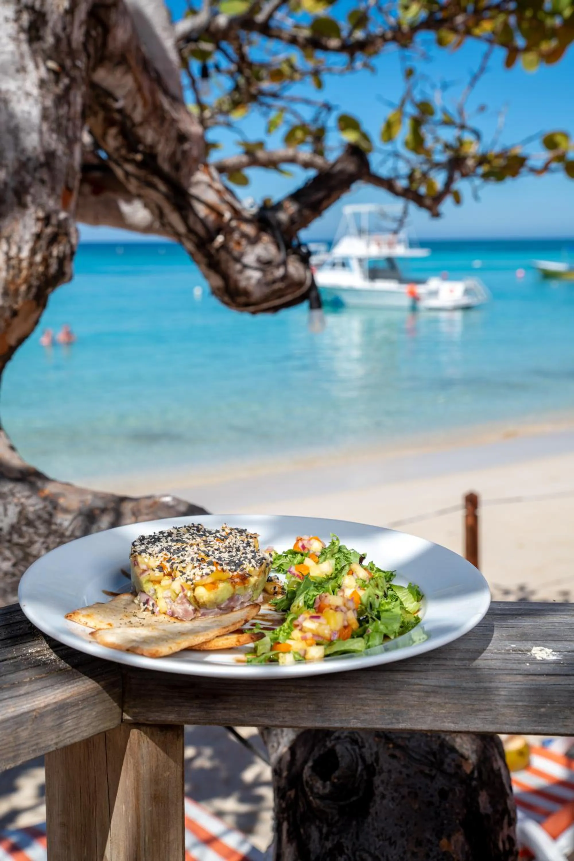 Food and drinks in Paradise Beach Resort & Dive Center