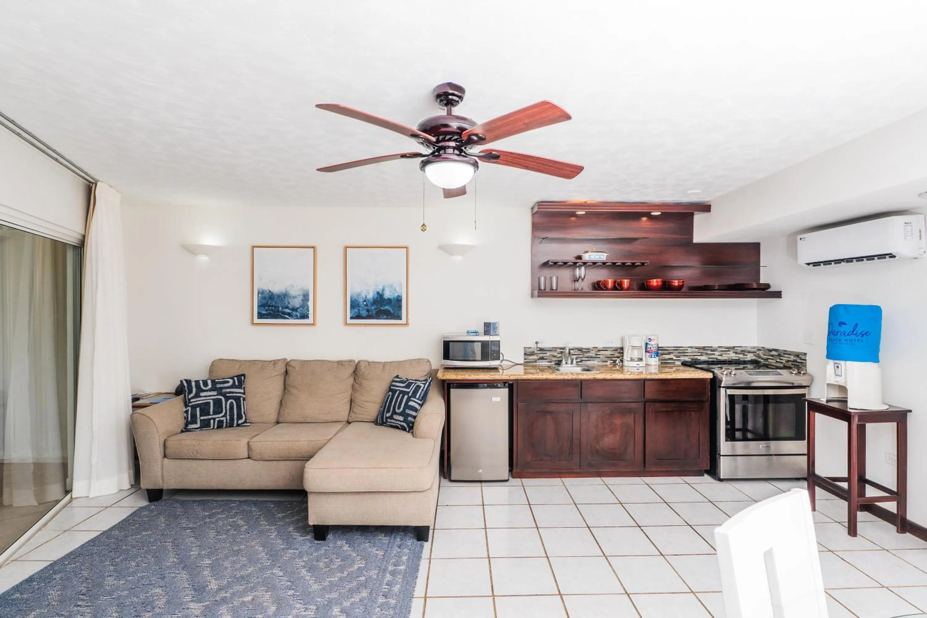 Living room in Paradise Beach Resort & Dive Center