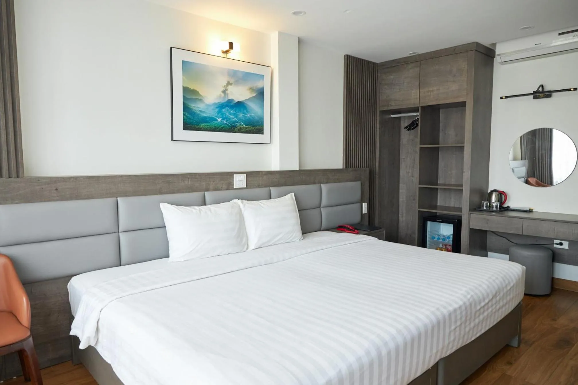 Bedroom, Bed in Van Nam Hotel